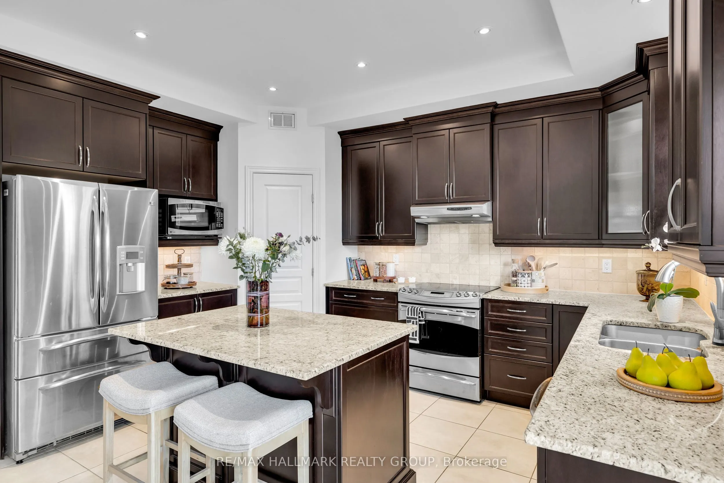 451 LANDSWOOD Way
