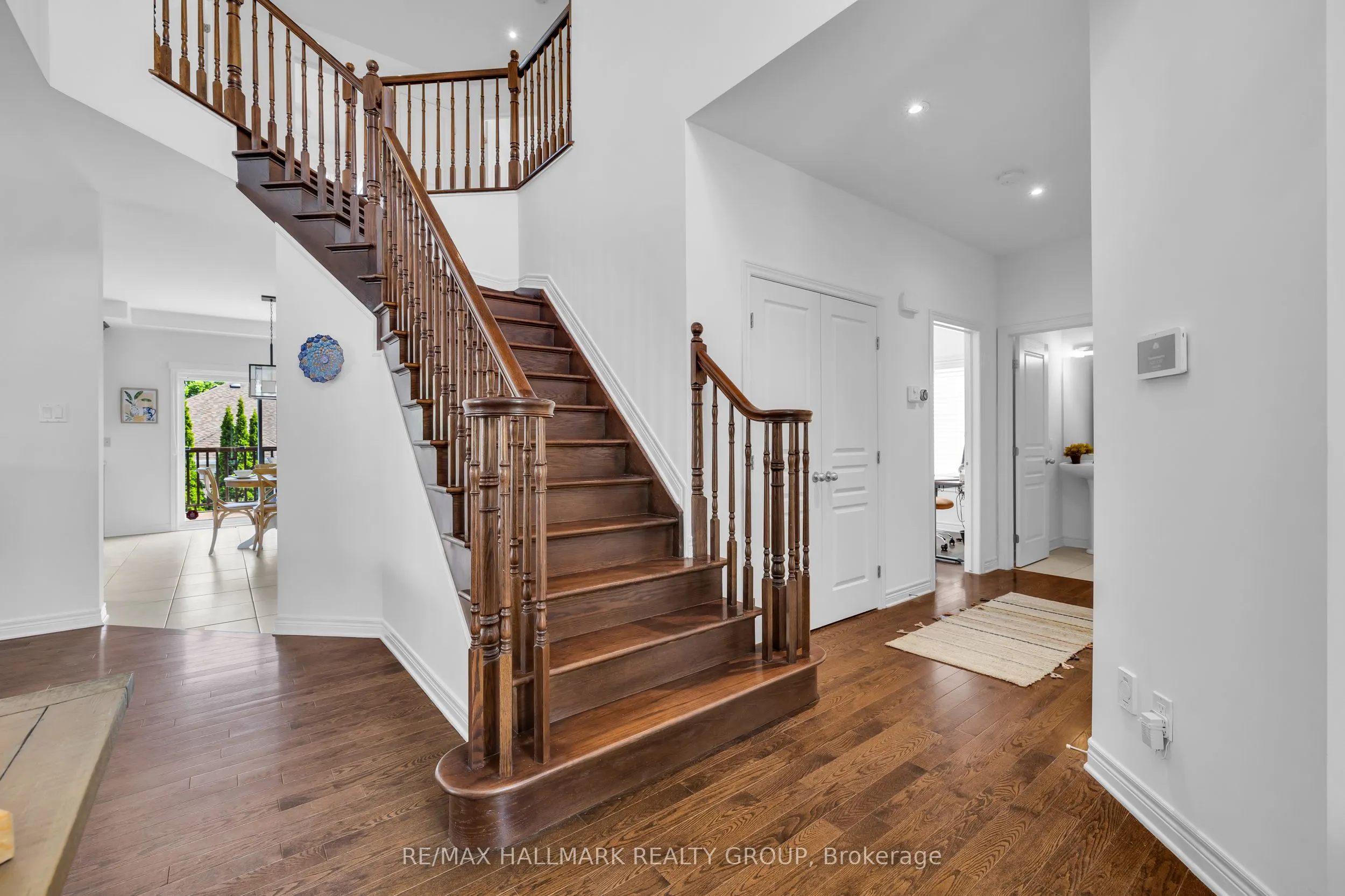 451 LANDSWOOD Way
