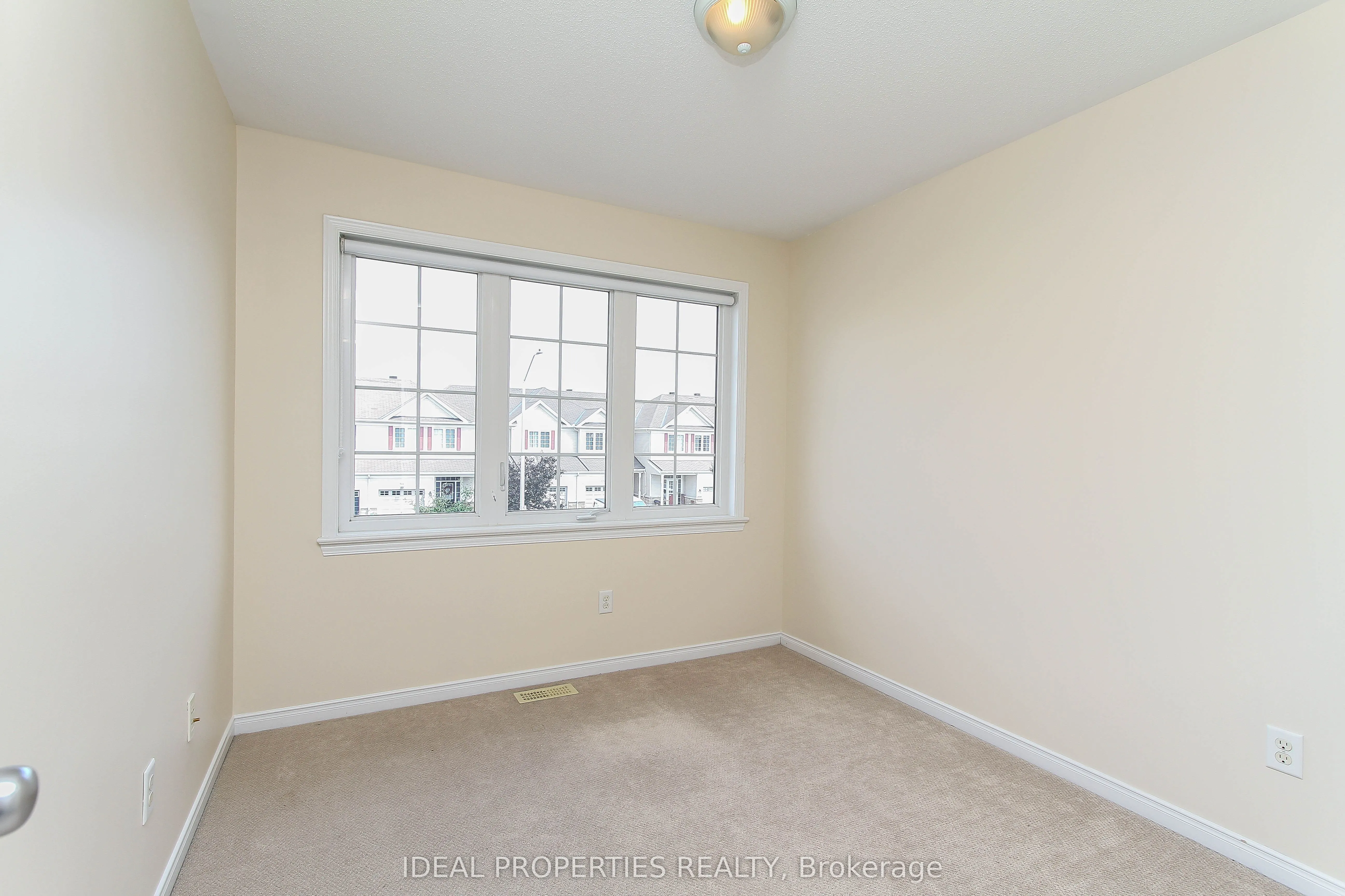 565 Pepperville Crescent