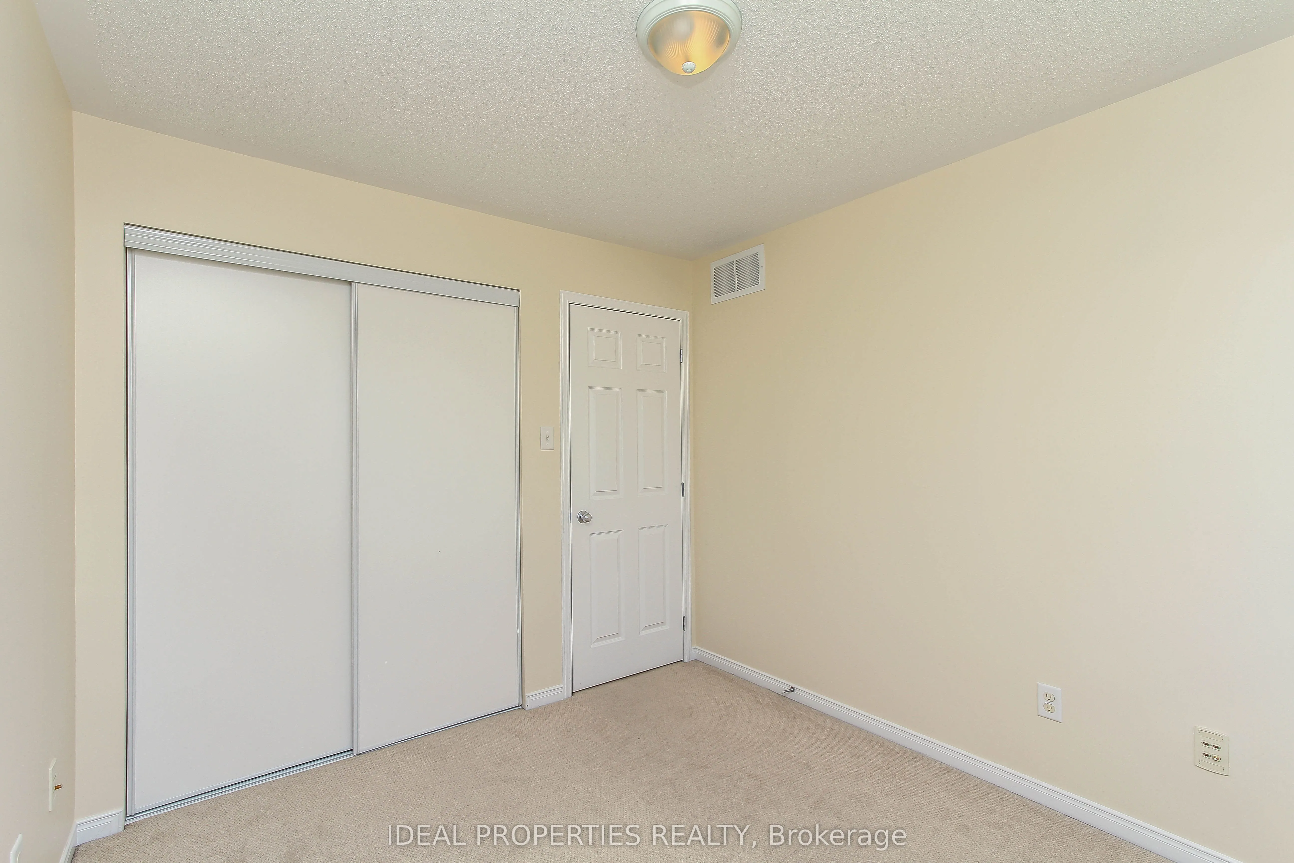 565 Pepperville Crescent