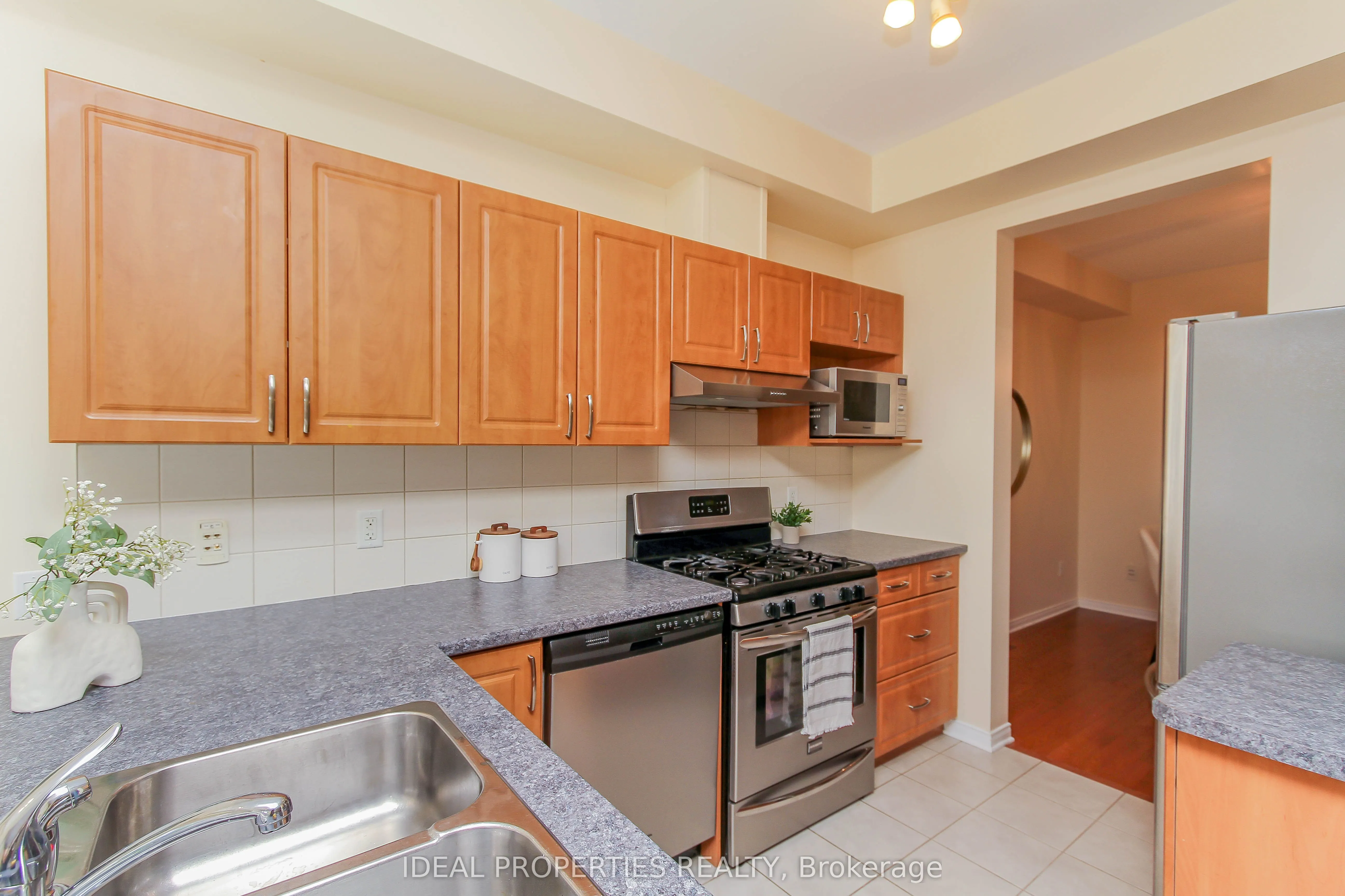 565 Pepperville Crescent