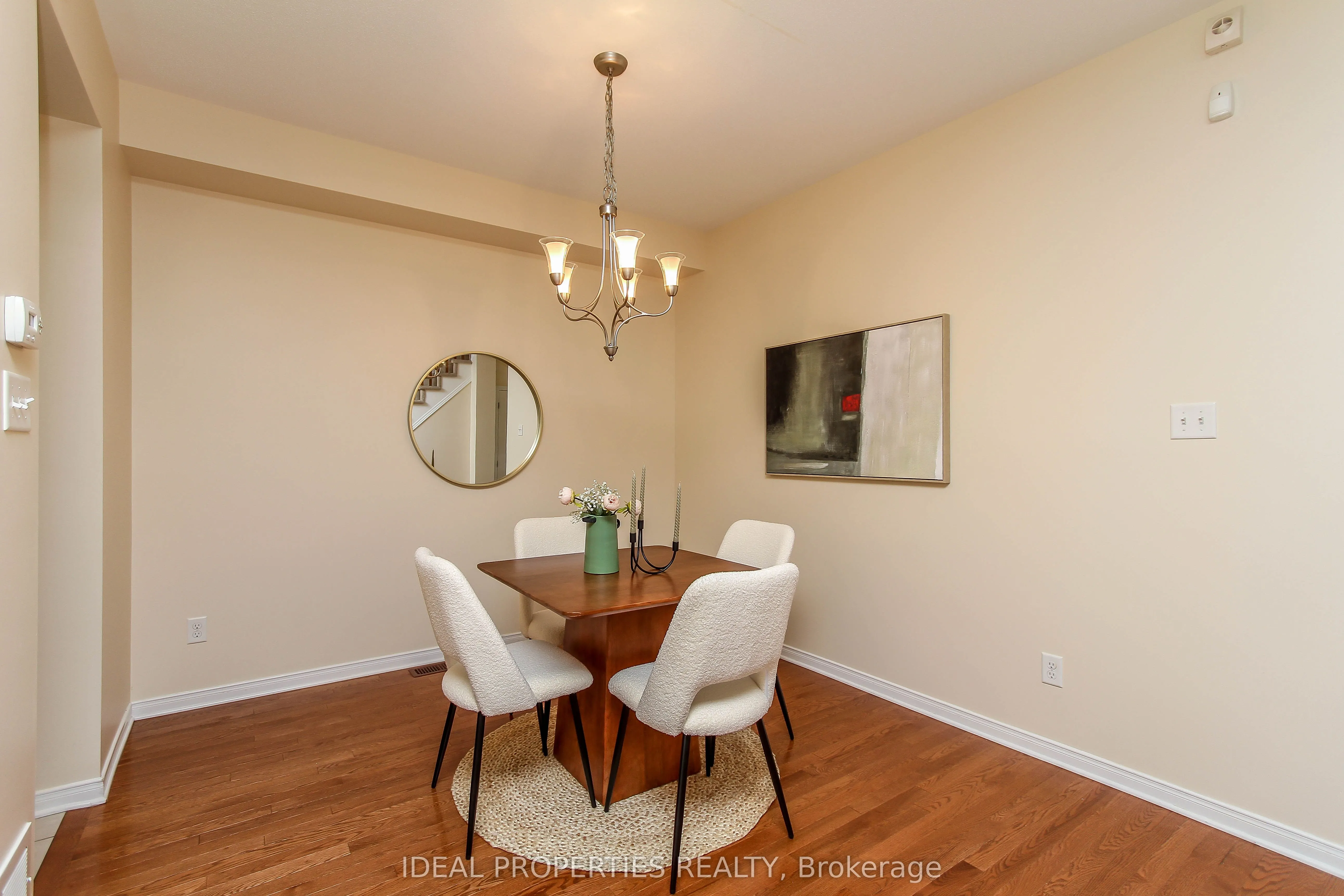 565 Pepperville Crescent