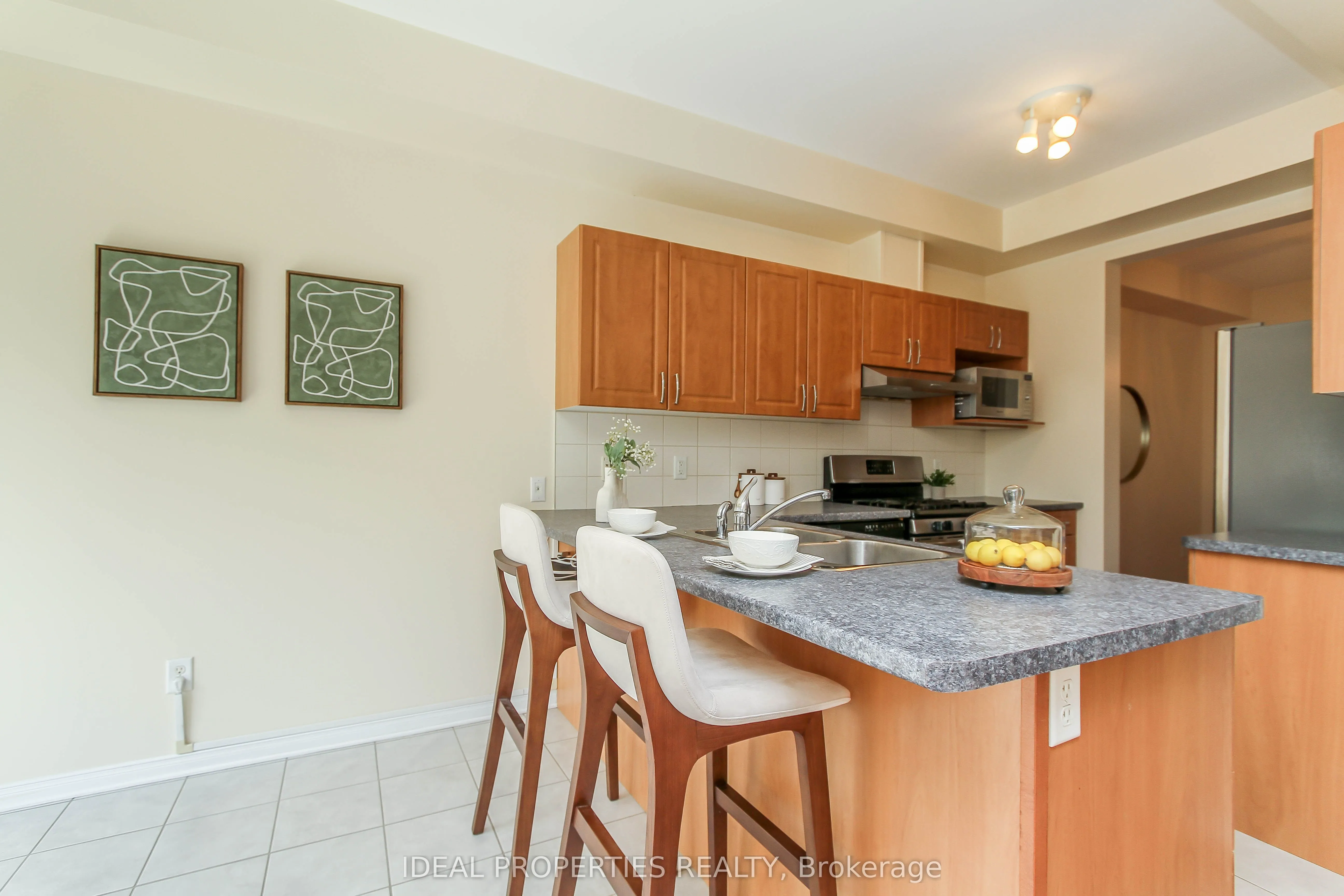 565 Pepperville Crescent