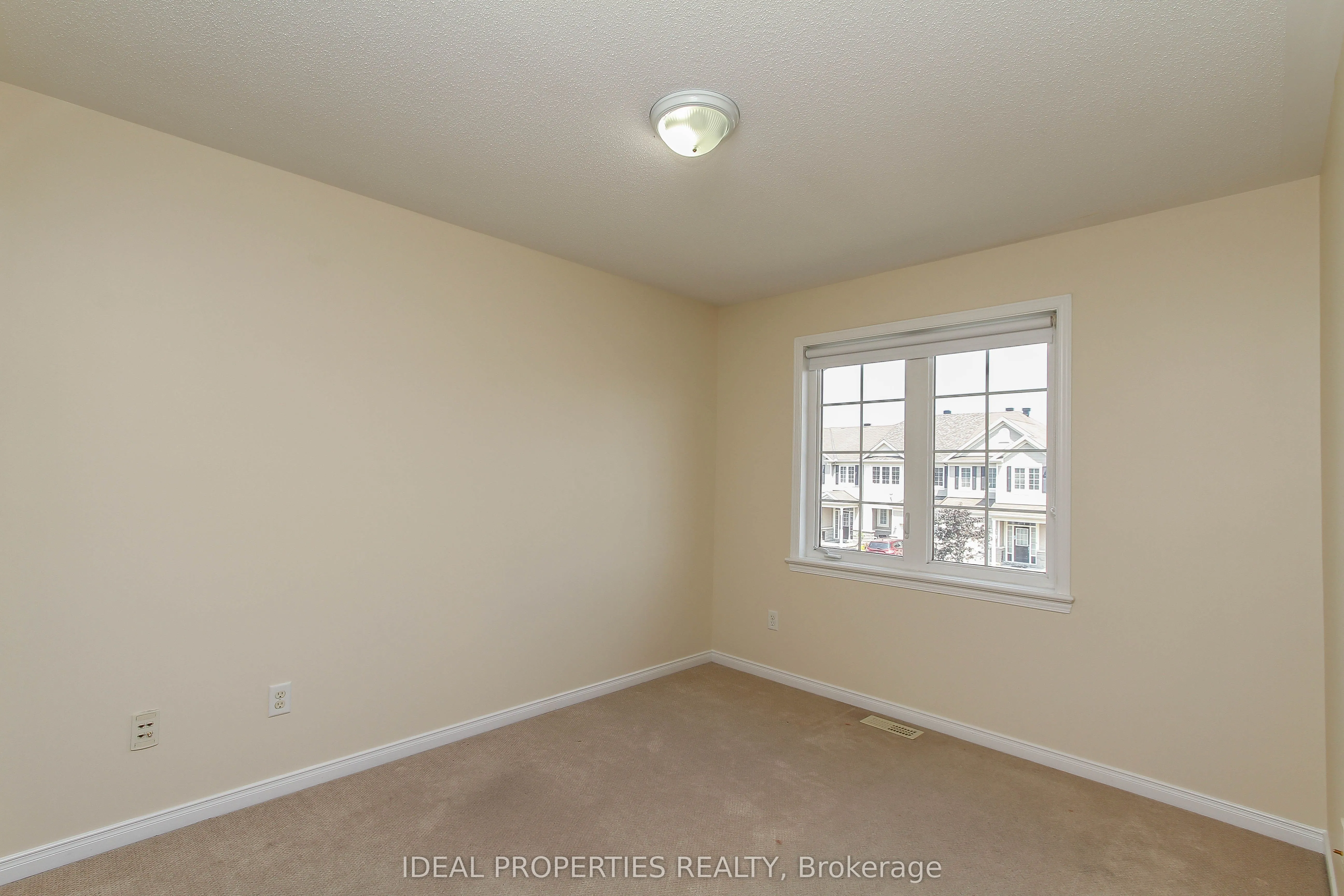 565 Pepperville Crescent