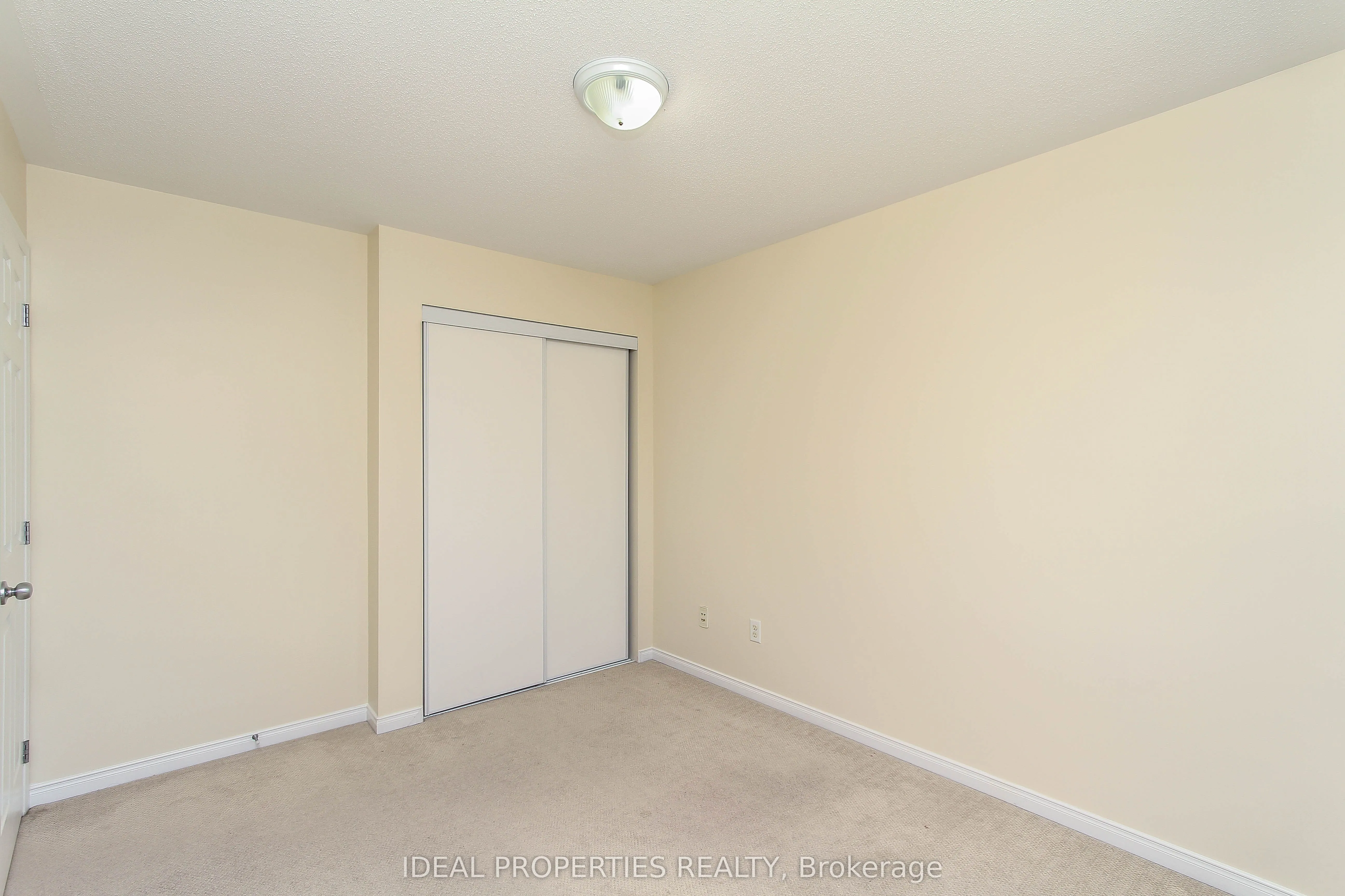 565 Pepperville Crescent