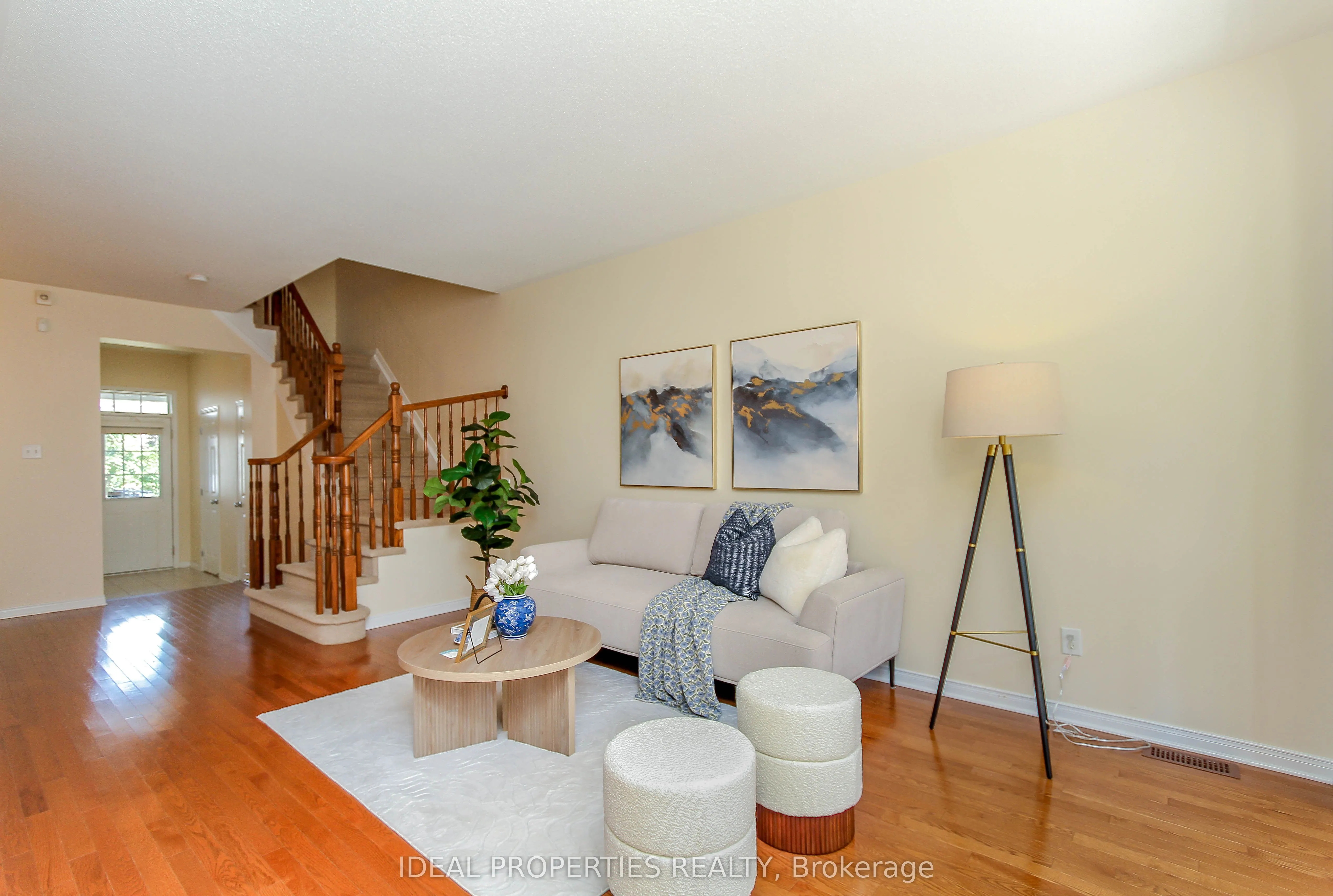 565 Pepperville Crescent