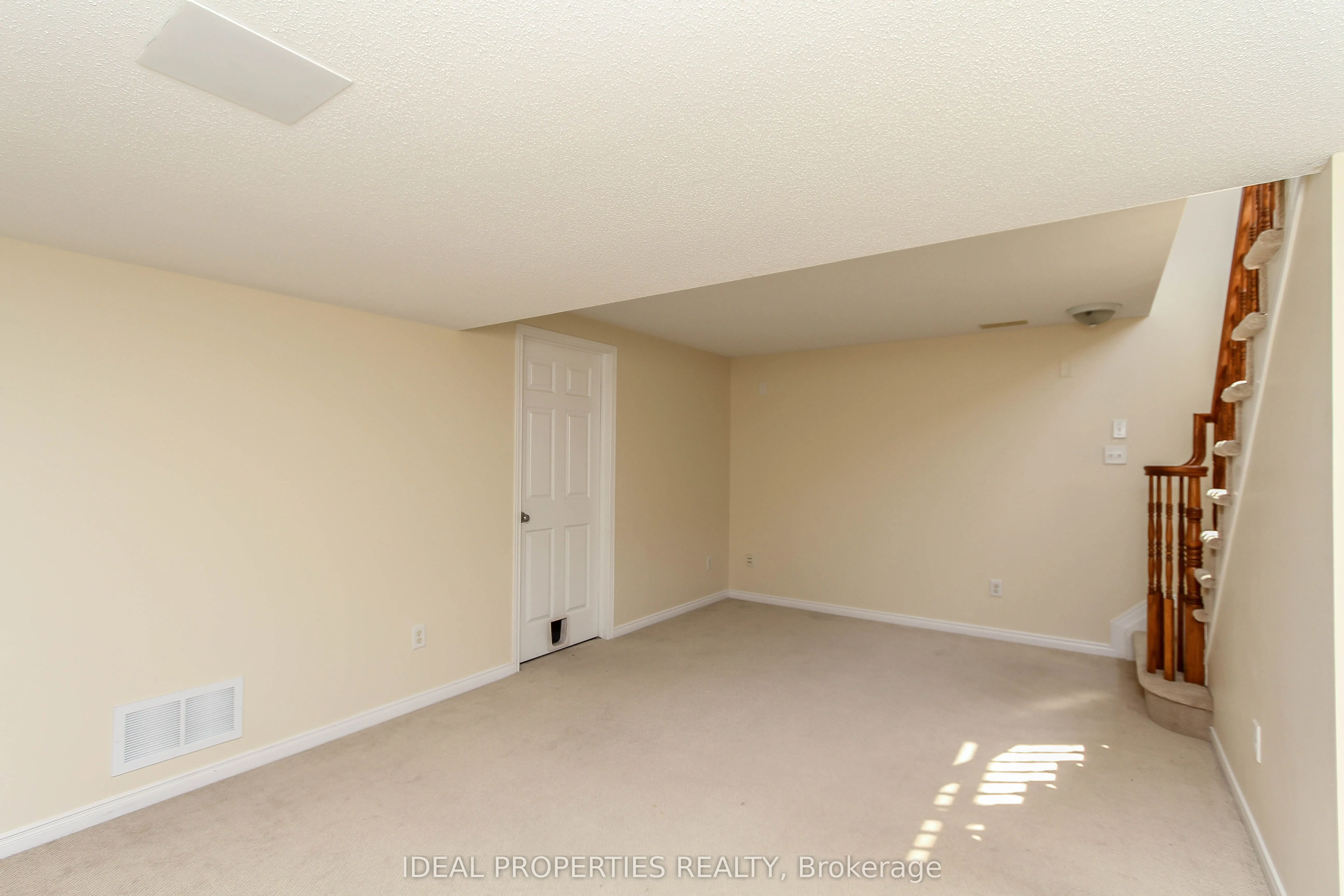 565 Pepperville Crescent