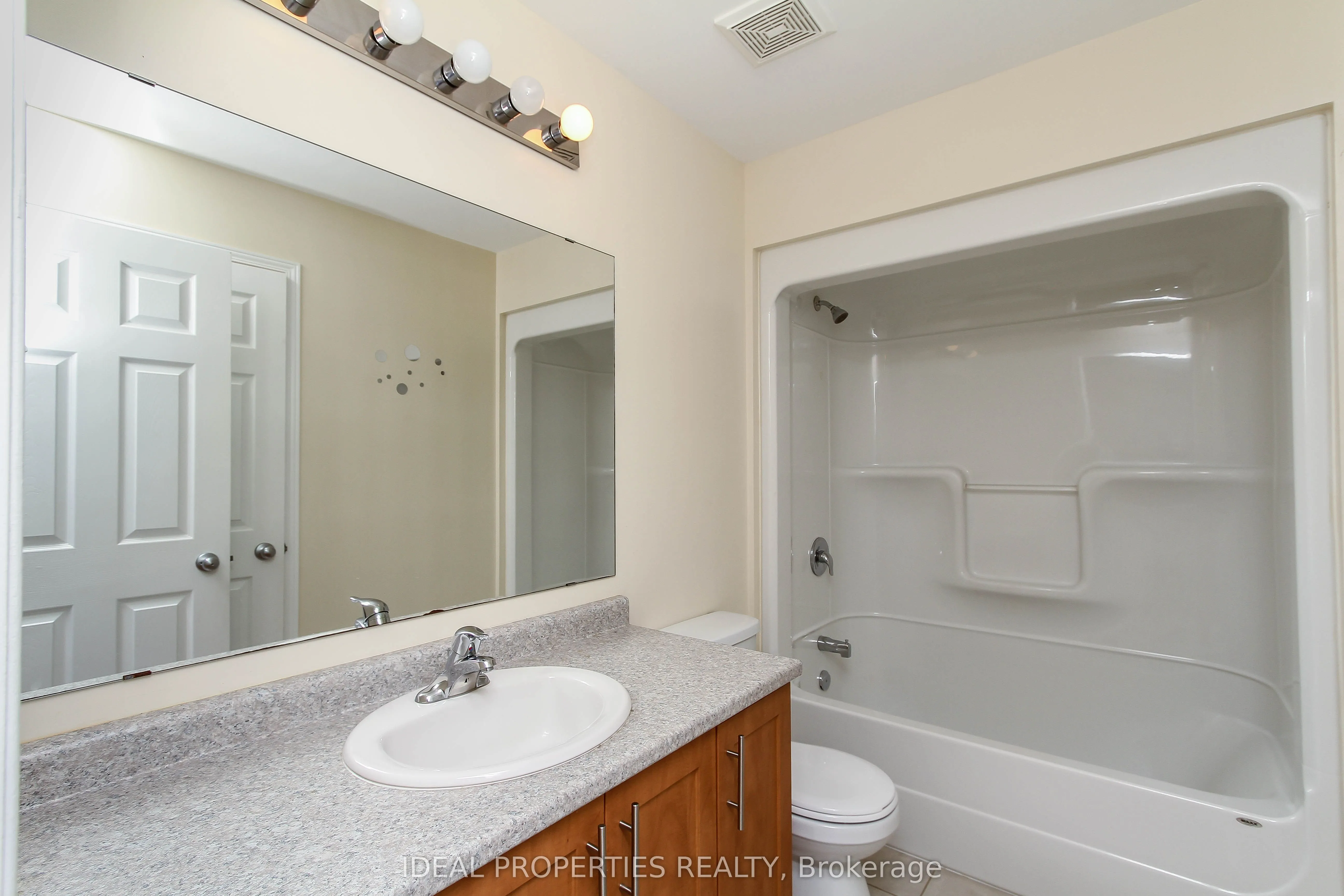 565 Pepperville Crescent