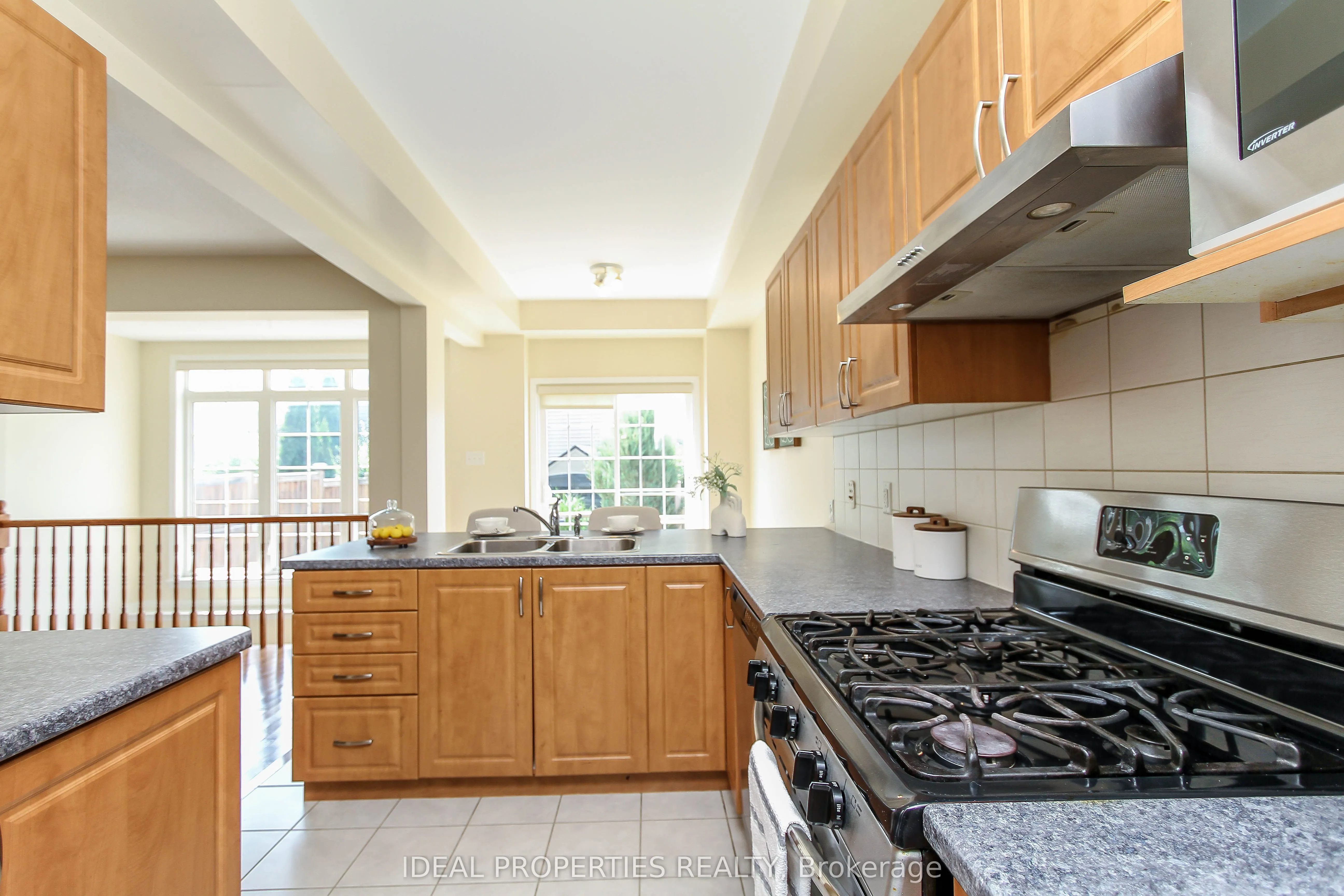 565 Pepperville Crescent