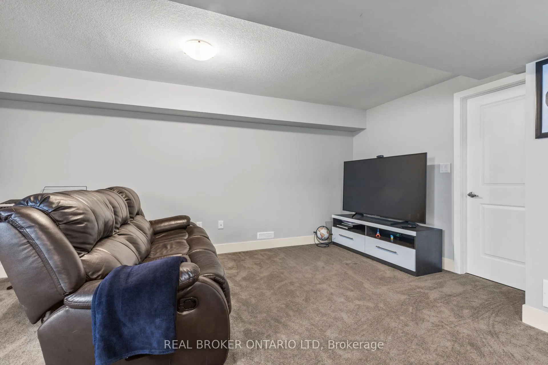 1960 DALMAGARRY Road, #43