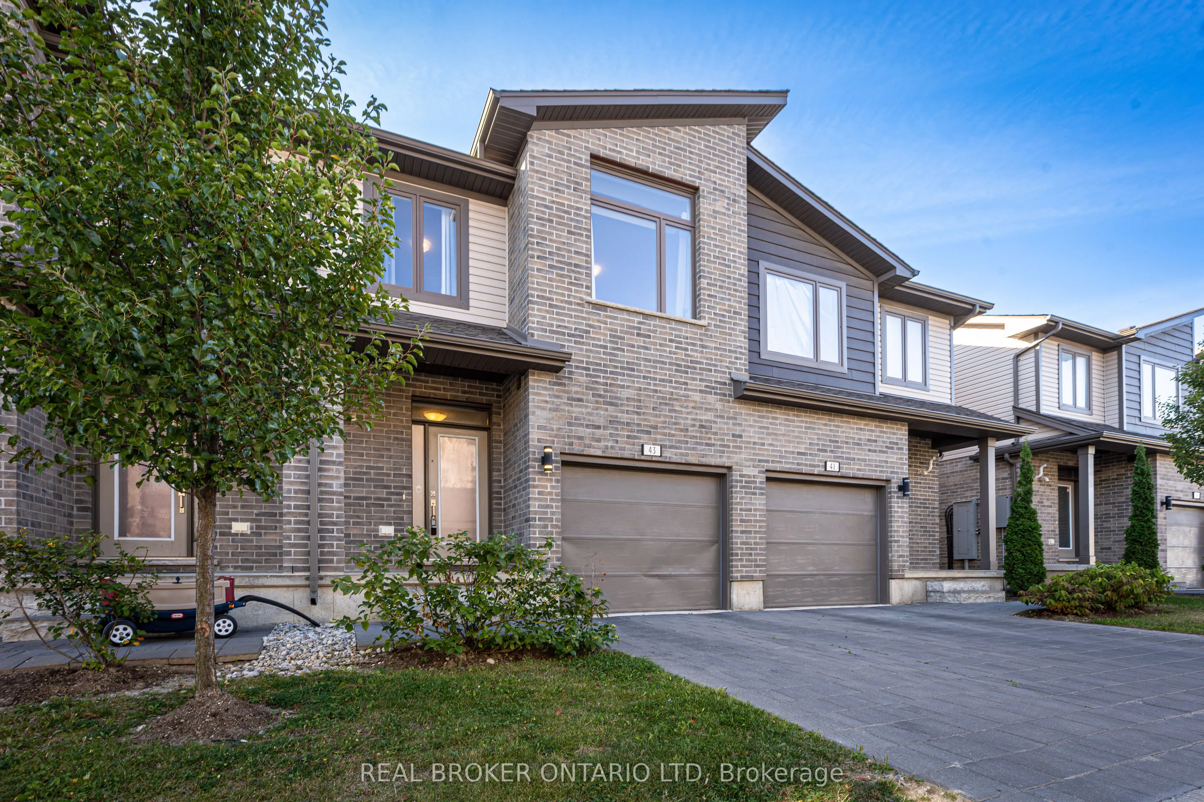 1960 DALMAGARRY Road, #43