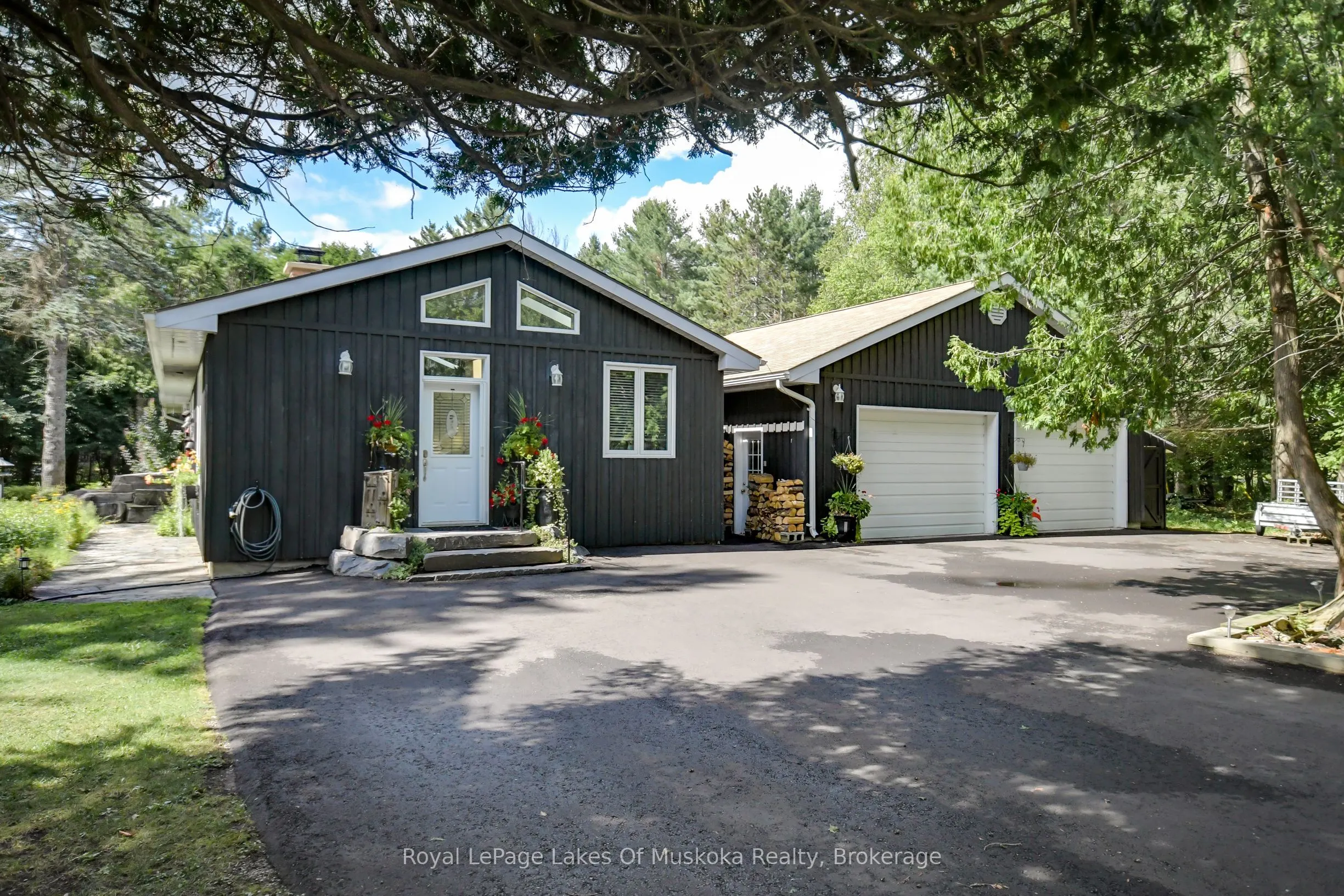 2 Leslie Drive W