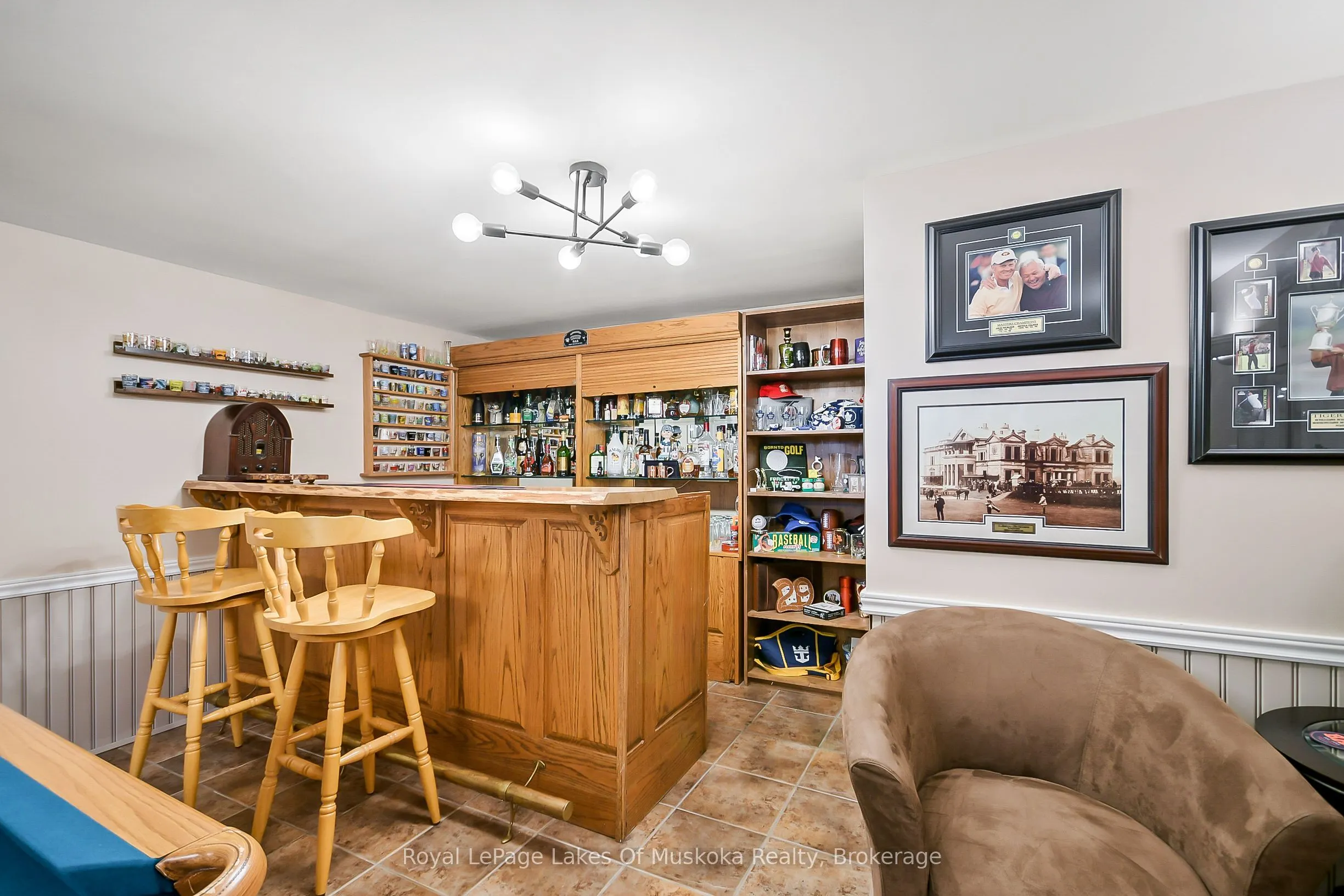 2 Leslie Drive W