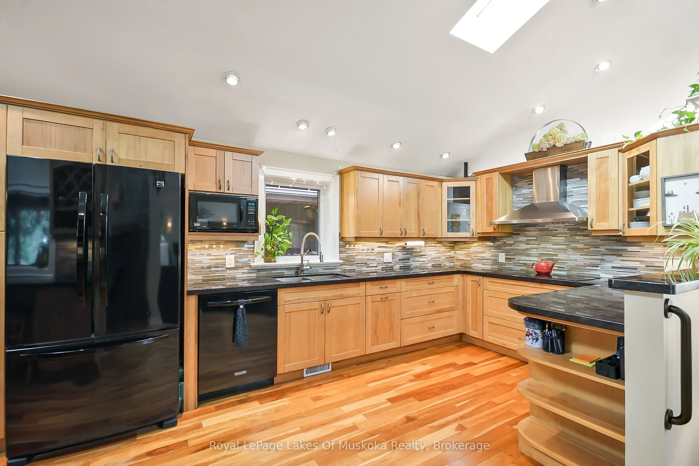 2 Leslie Drive W
