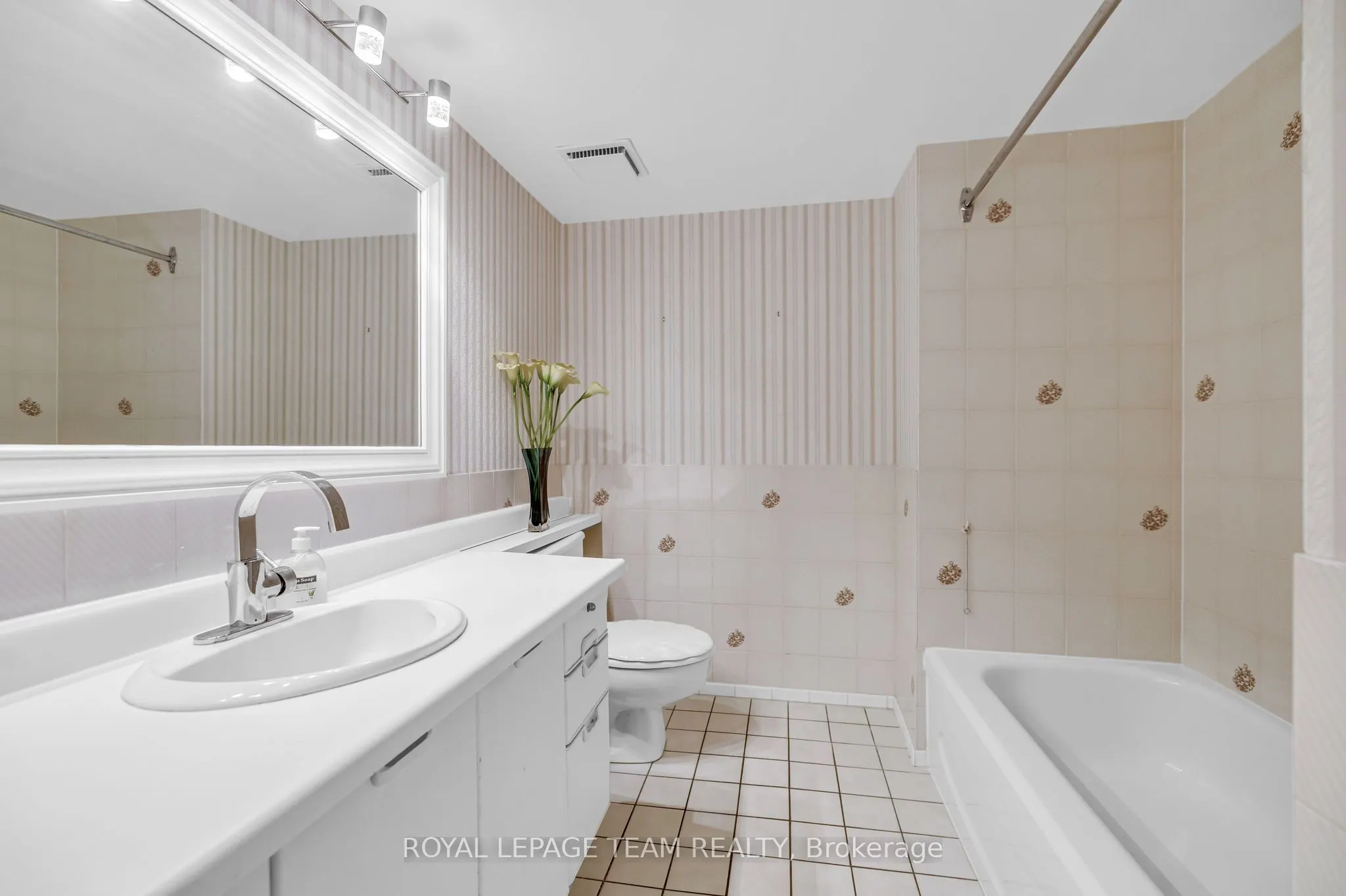 160 GEORGE Street, #905