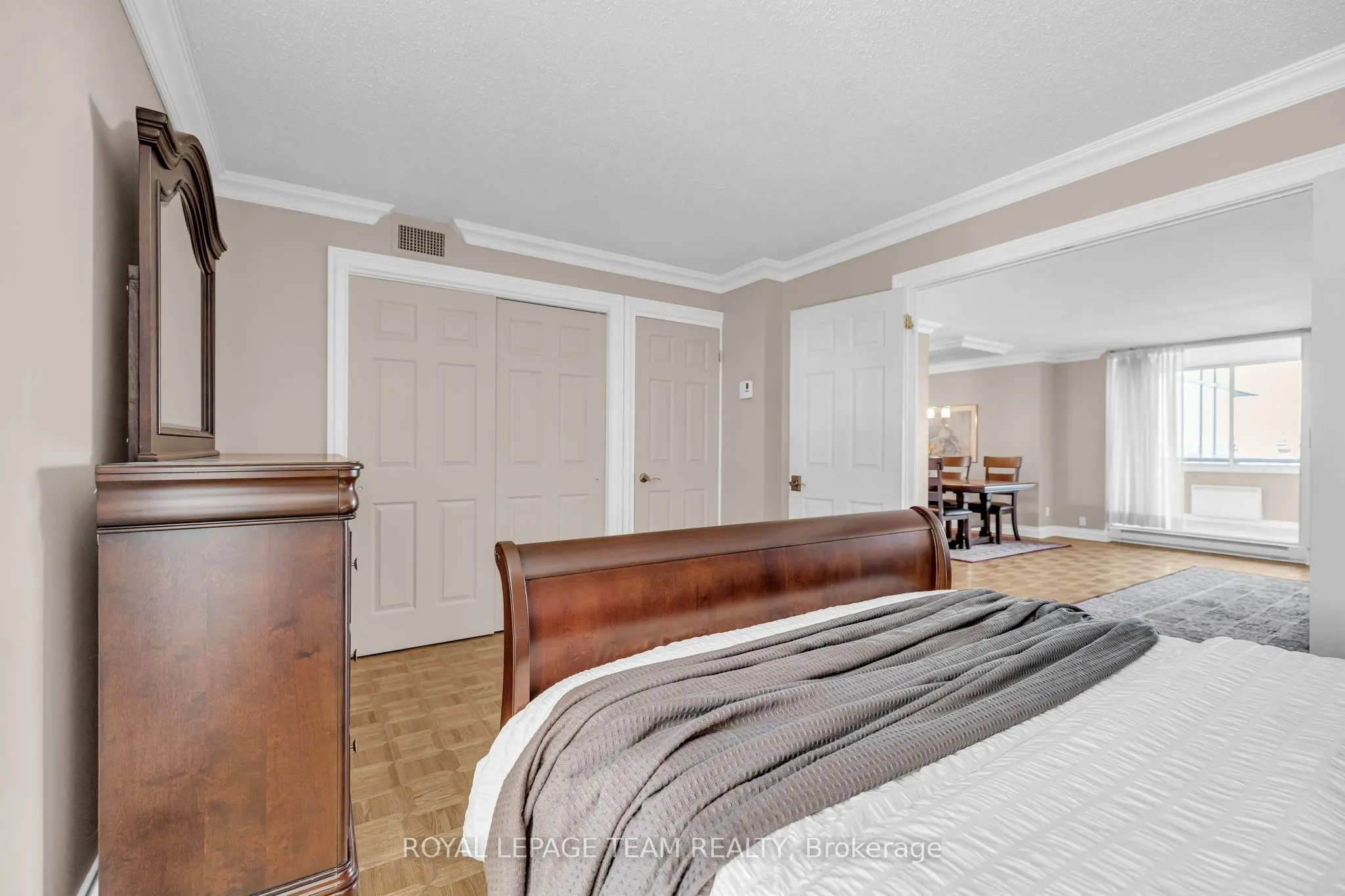 160 GEORGE Street, #905