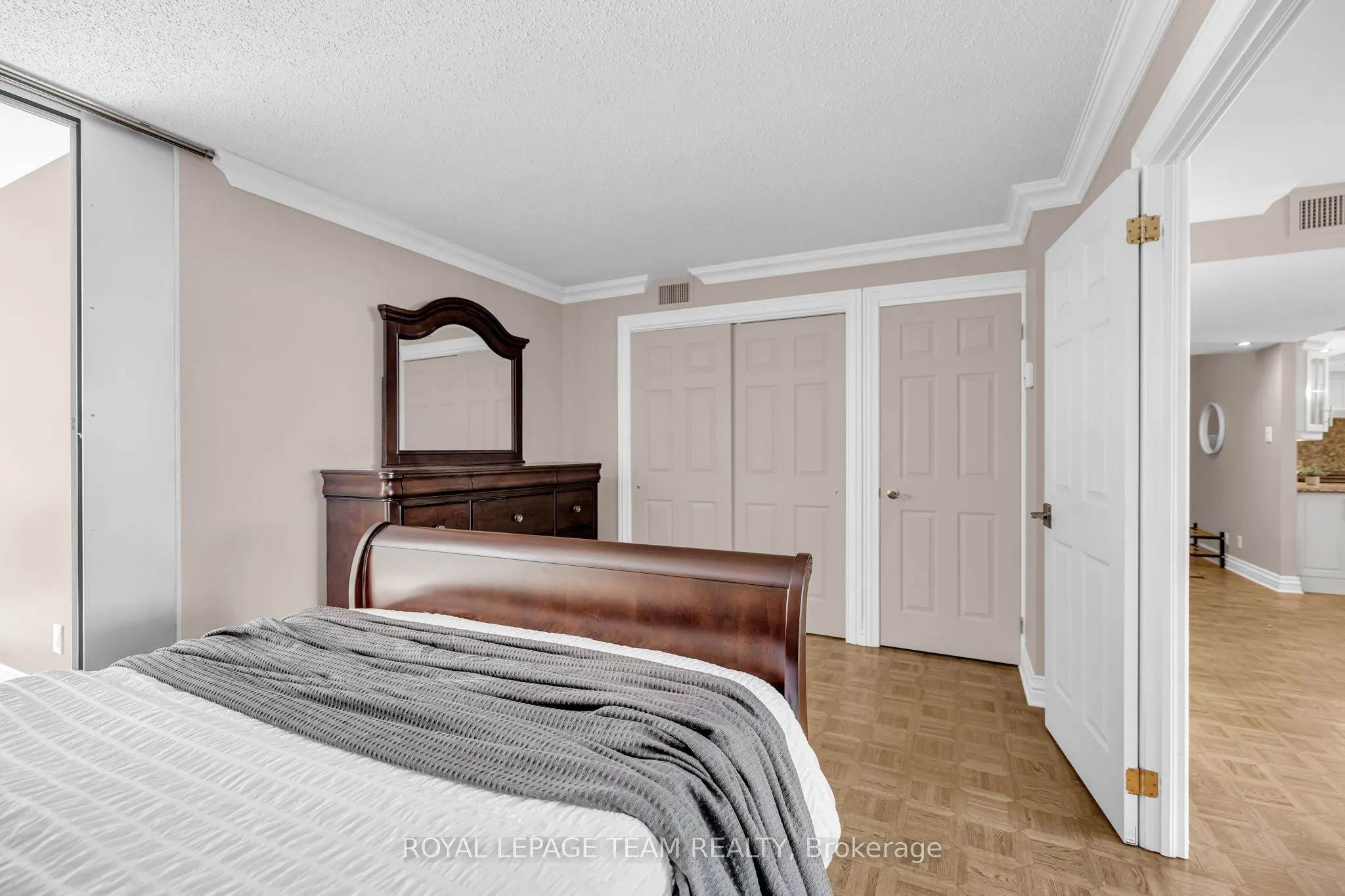 160 GEORGE Street, #905