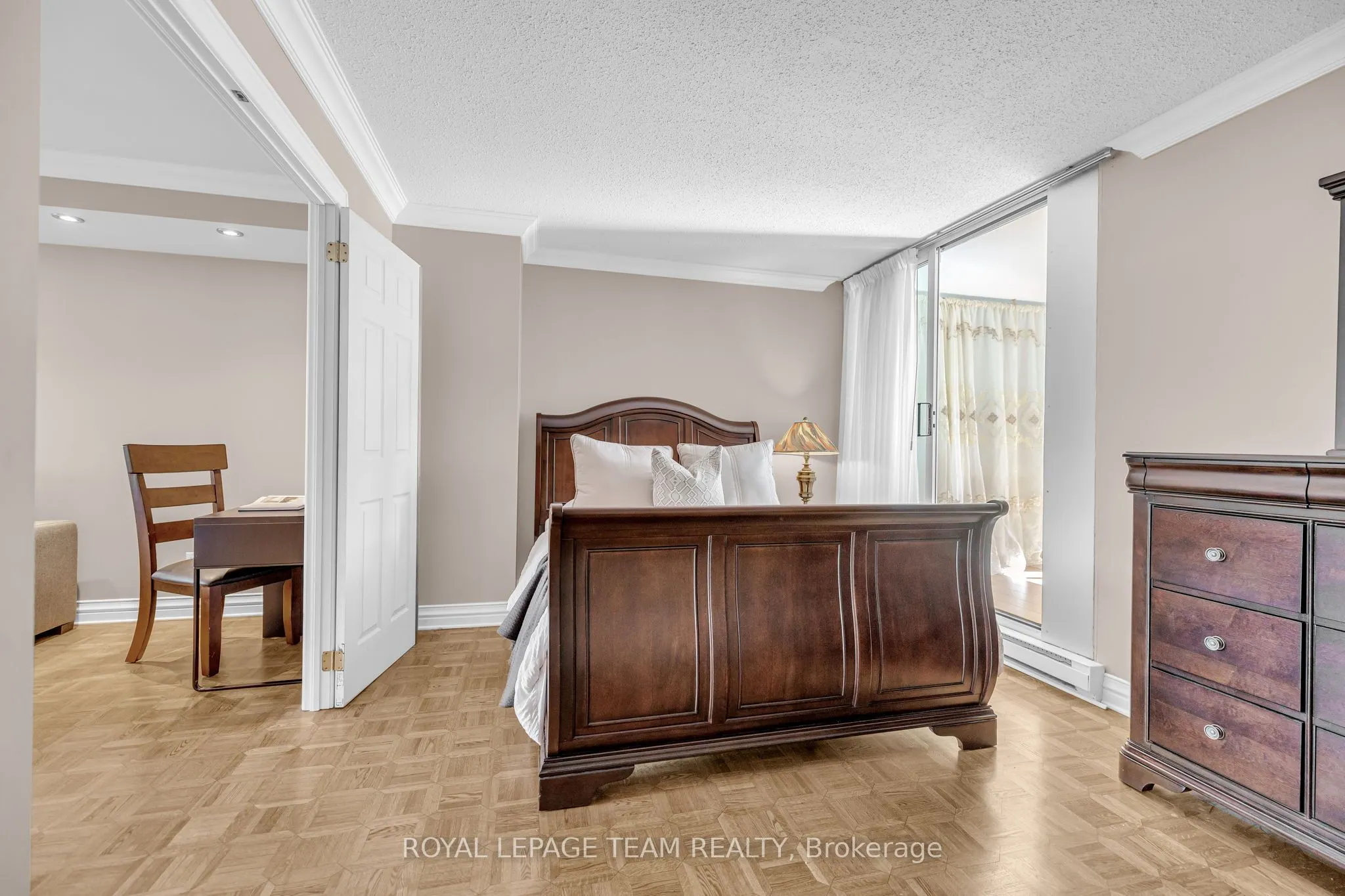 160 GEORGE Street, #905