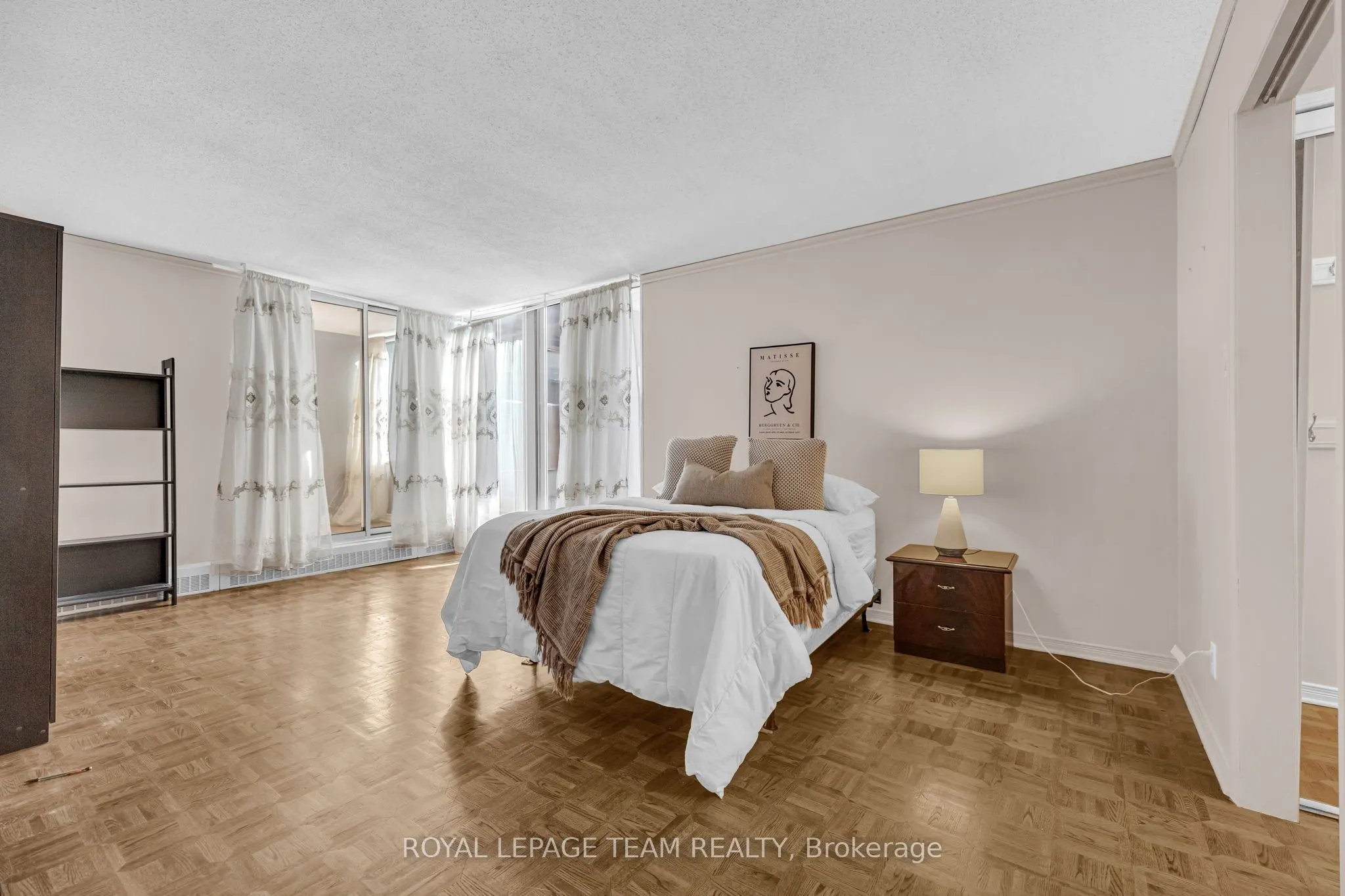160 GEORGE Street, #905