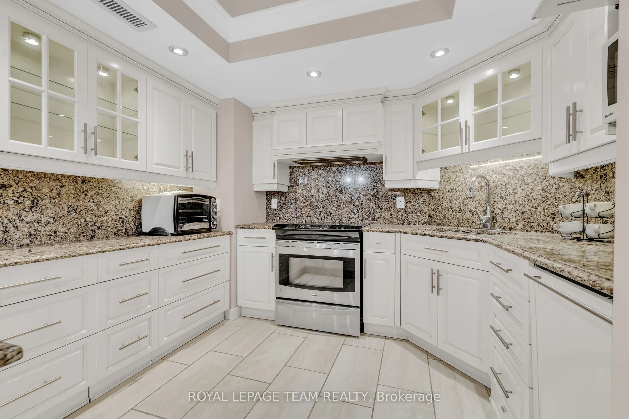 160 GEORGE Street, #905