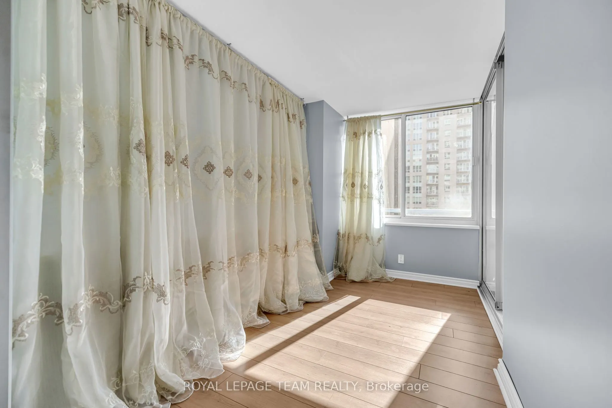 160 GEORGE Street, #905