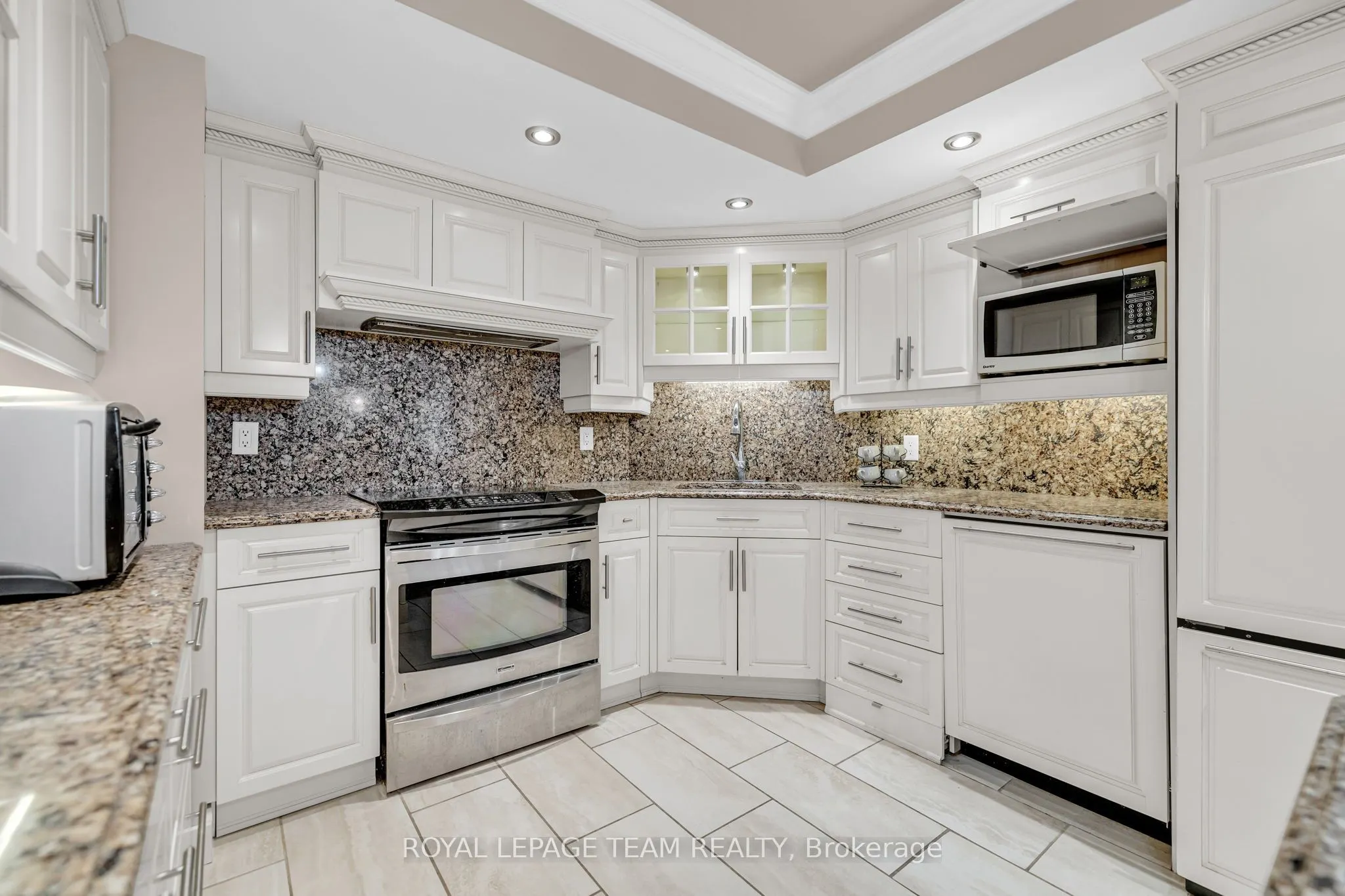 160 GEORGE Street, #905
