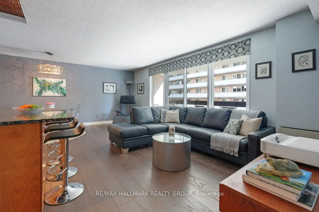 141 Somerset Street W, #403