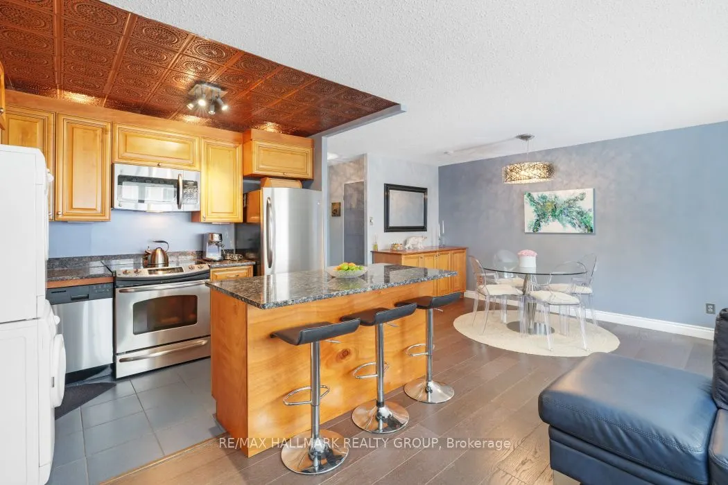 141 Somerset Street W, #403