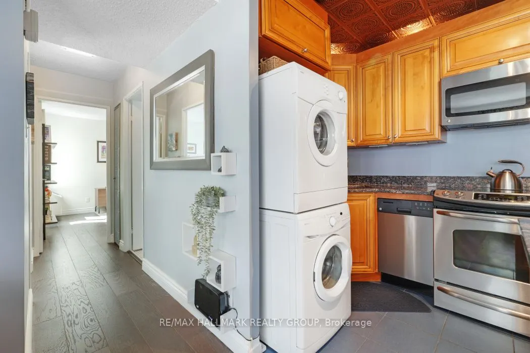 141 Somerset Street W, #403