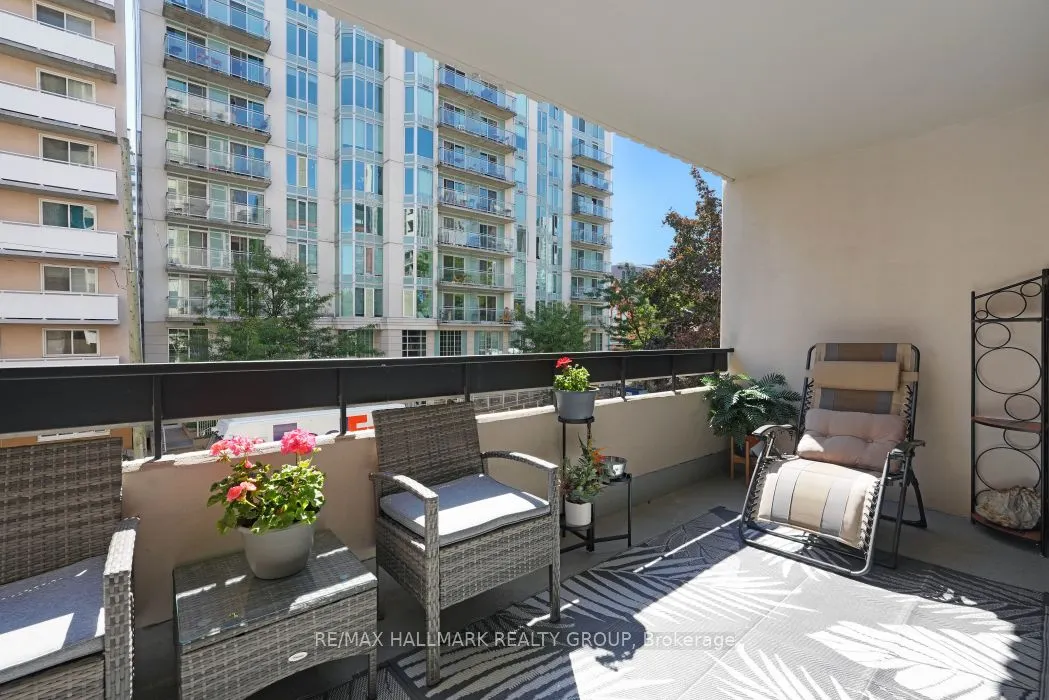 141 Somerset Street W, #403