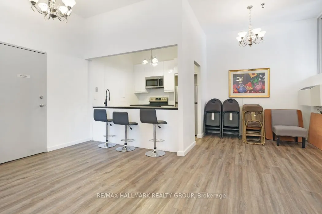 141 Somerset Street W, #403