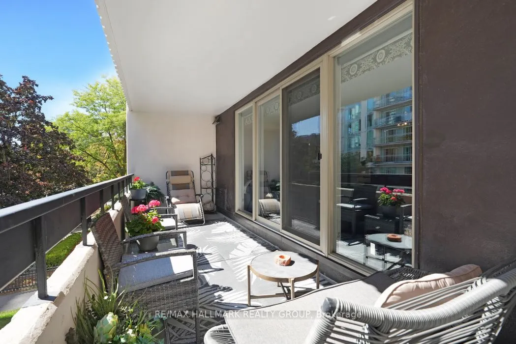 141 Somerset Street W, #403