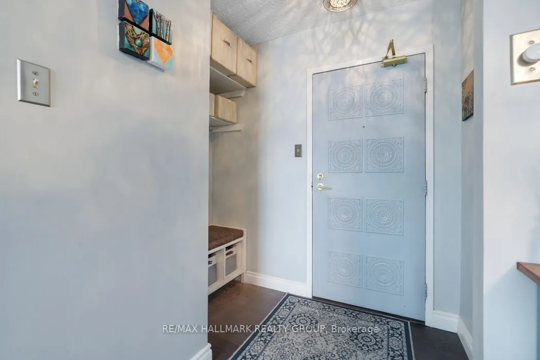 141 Somerset Street W, #403