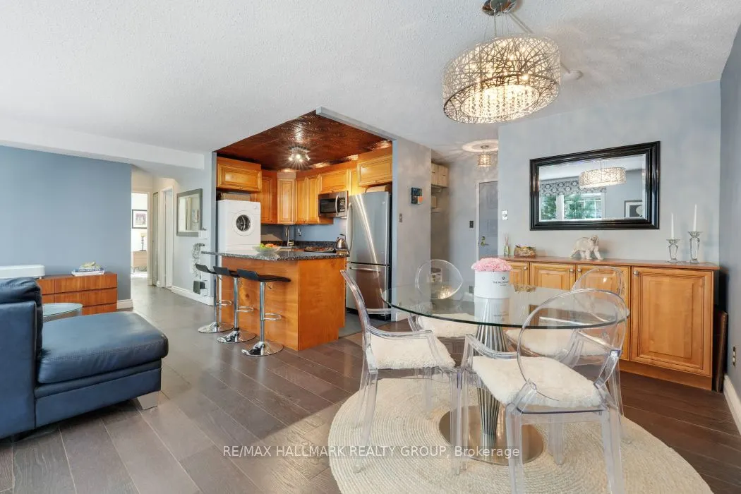 141 Somerset Street W, #403