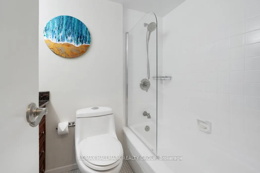141 Somerset Street W, #403