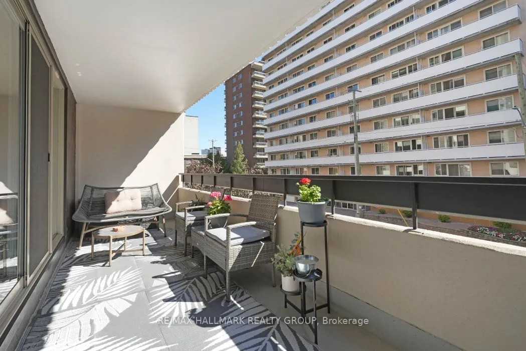 141 Somerset Street W, #403