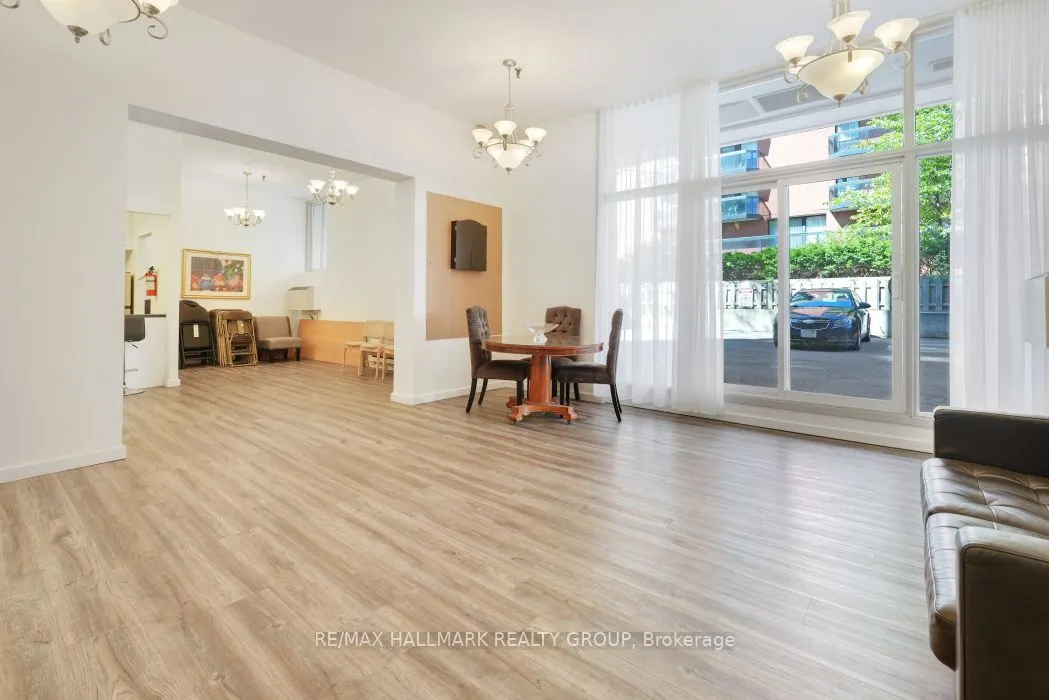 141 Somerset Street W, #403