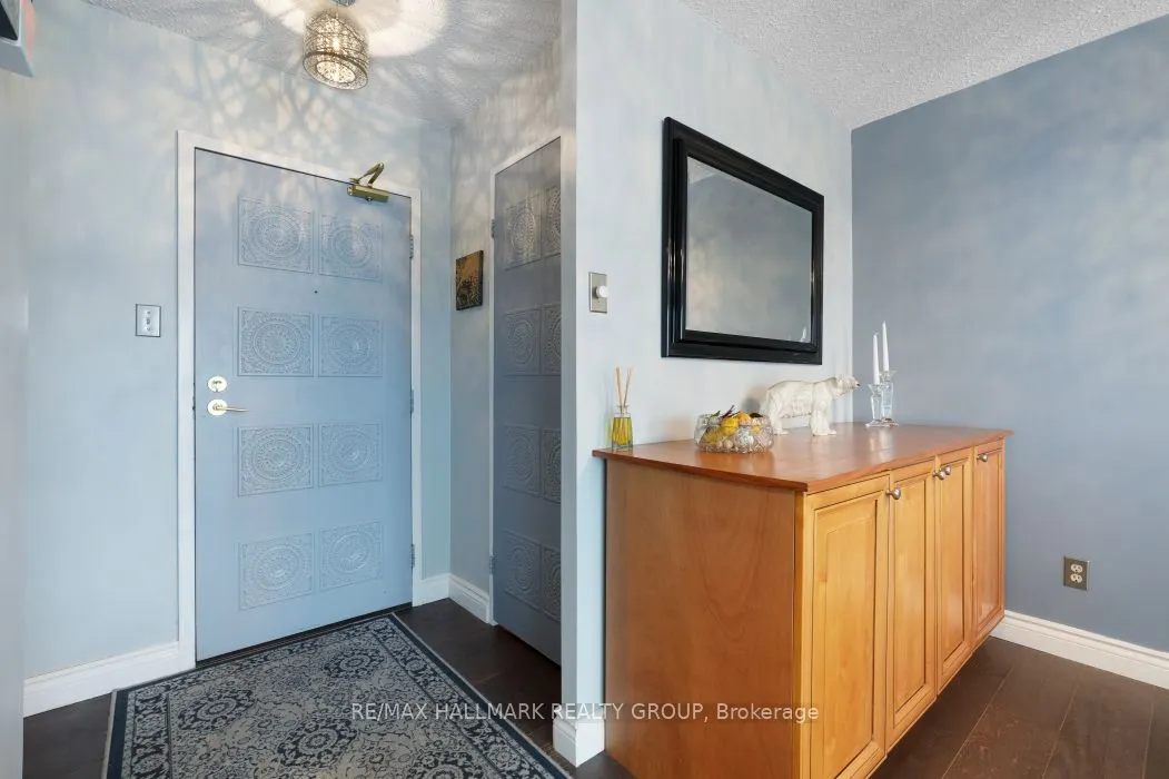 141 Somerset Street W, #403