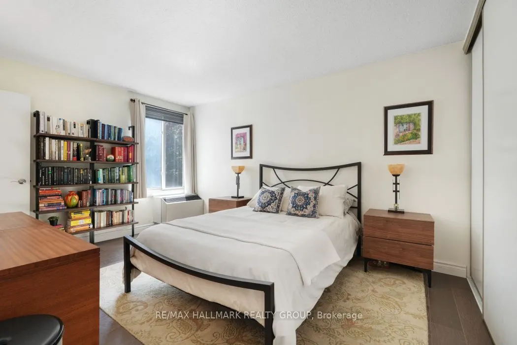 141 Somerset Street W, #403