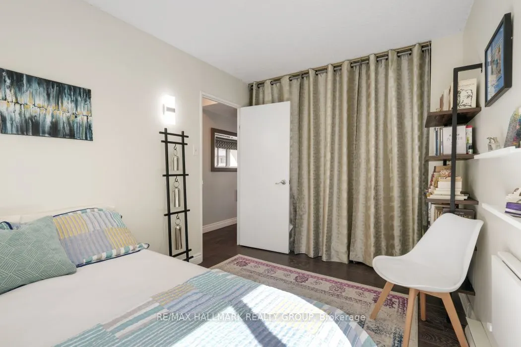 141 Somerset Street W, #403