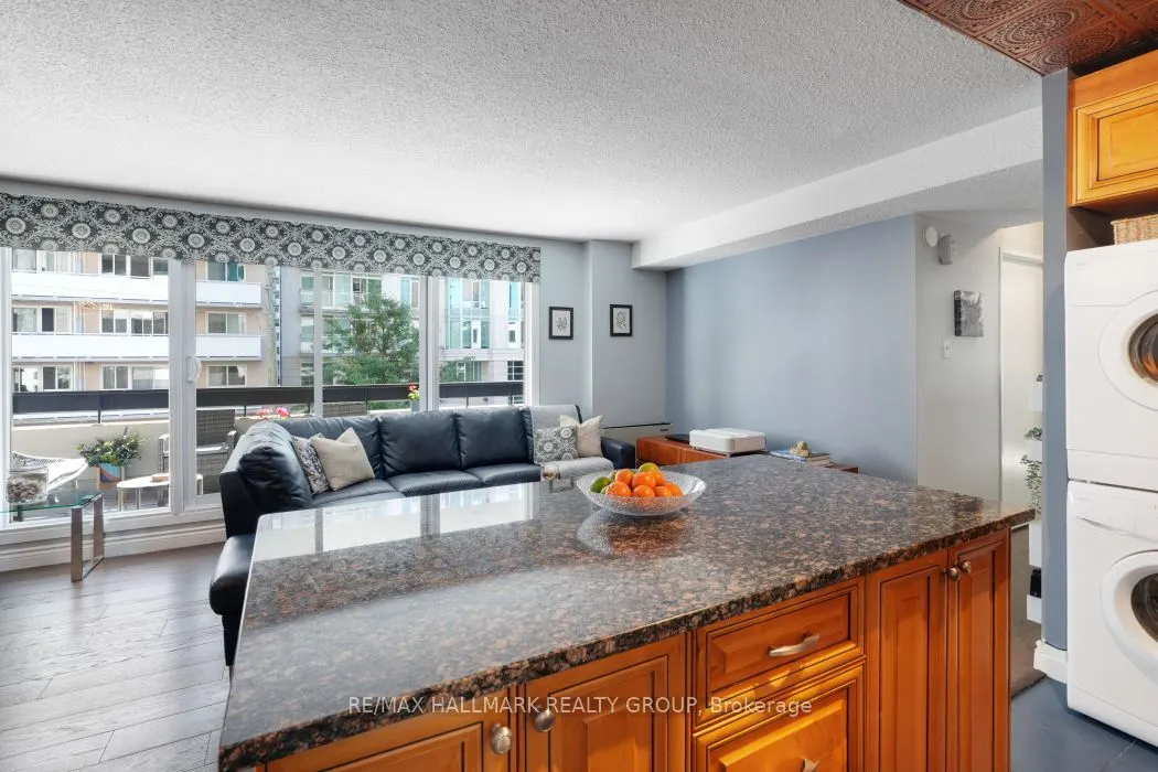 141 Somerset Street W, #403
