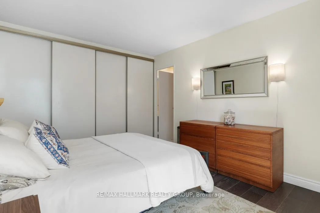 141 Somerset Street W, #403