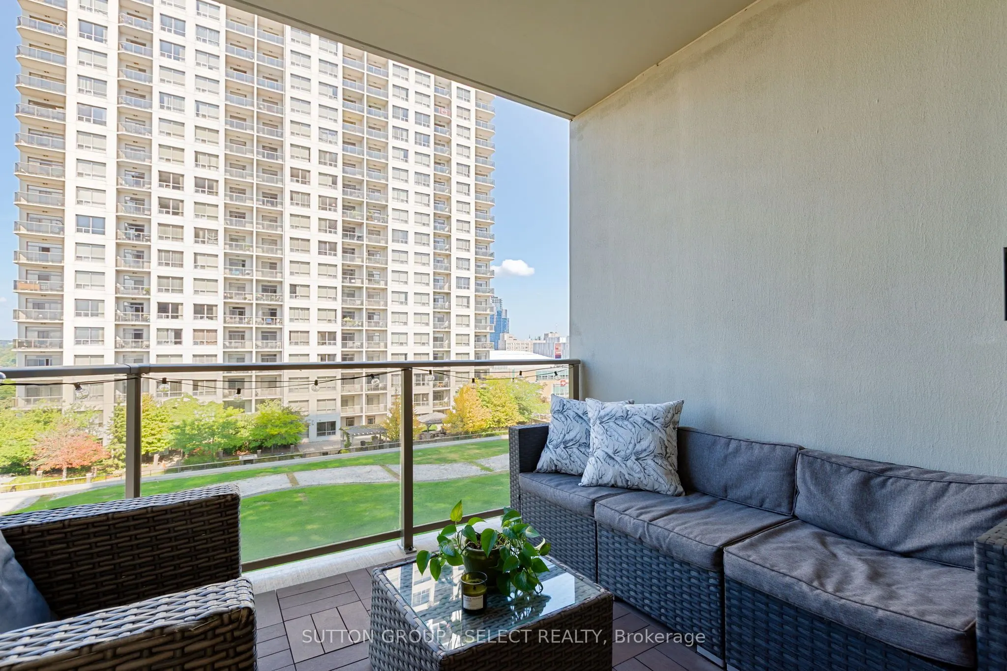 330 Ridout Street N, #1110