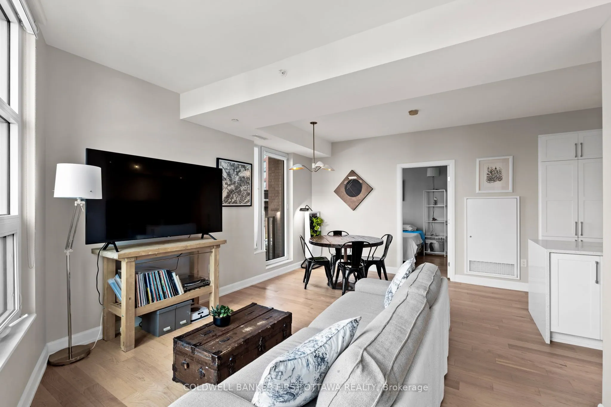10 ROSEMOUNT Avenue, #303