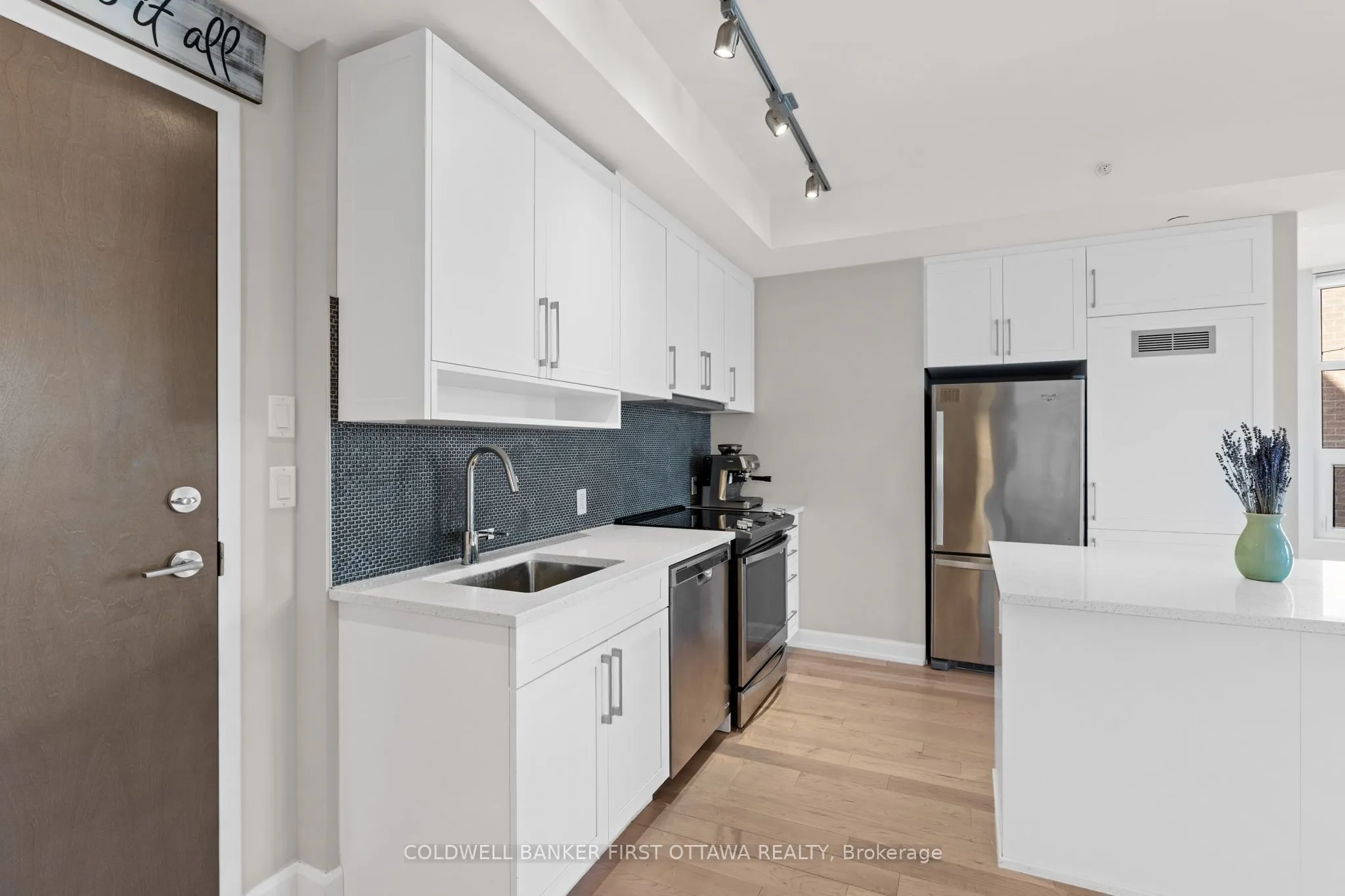 10 ROSEMOUNT Avenue, #303