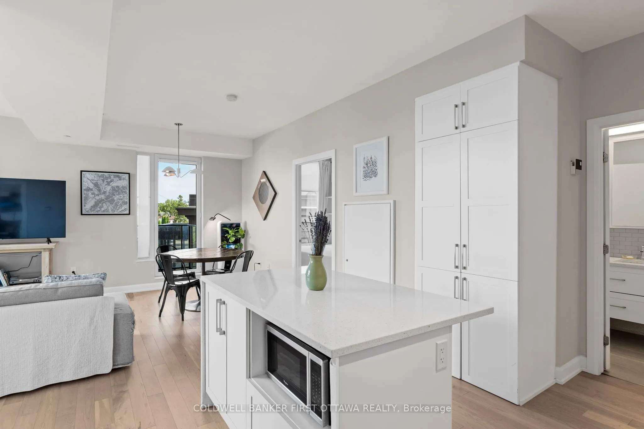 10 ROSEMOUNT Avenue, #303
