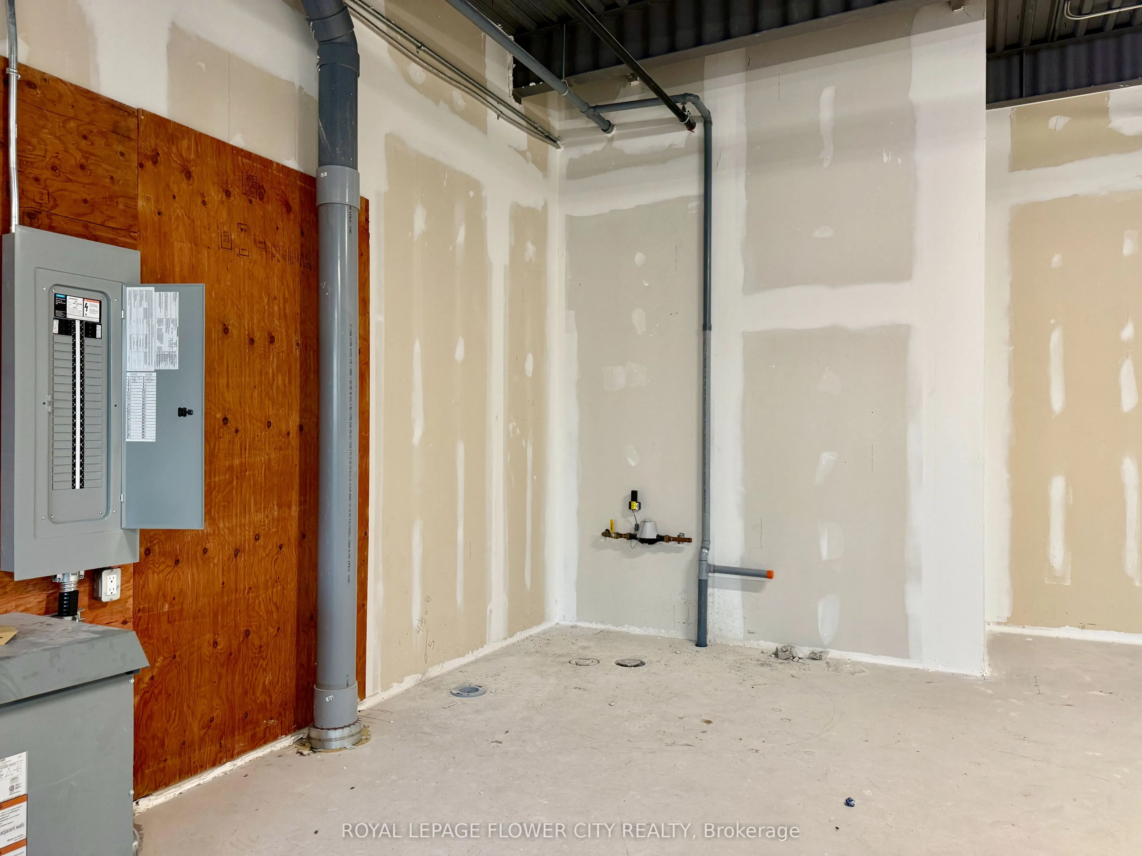 1038 Garner Road W, #207