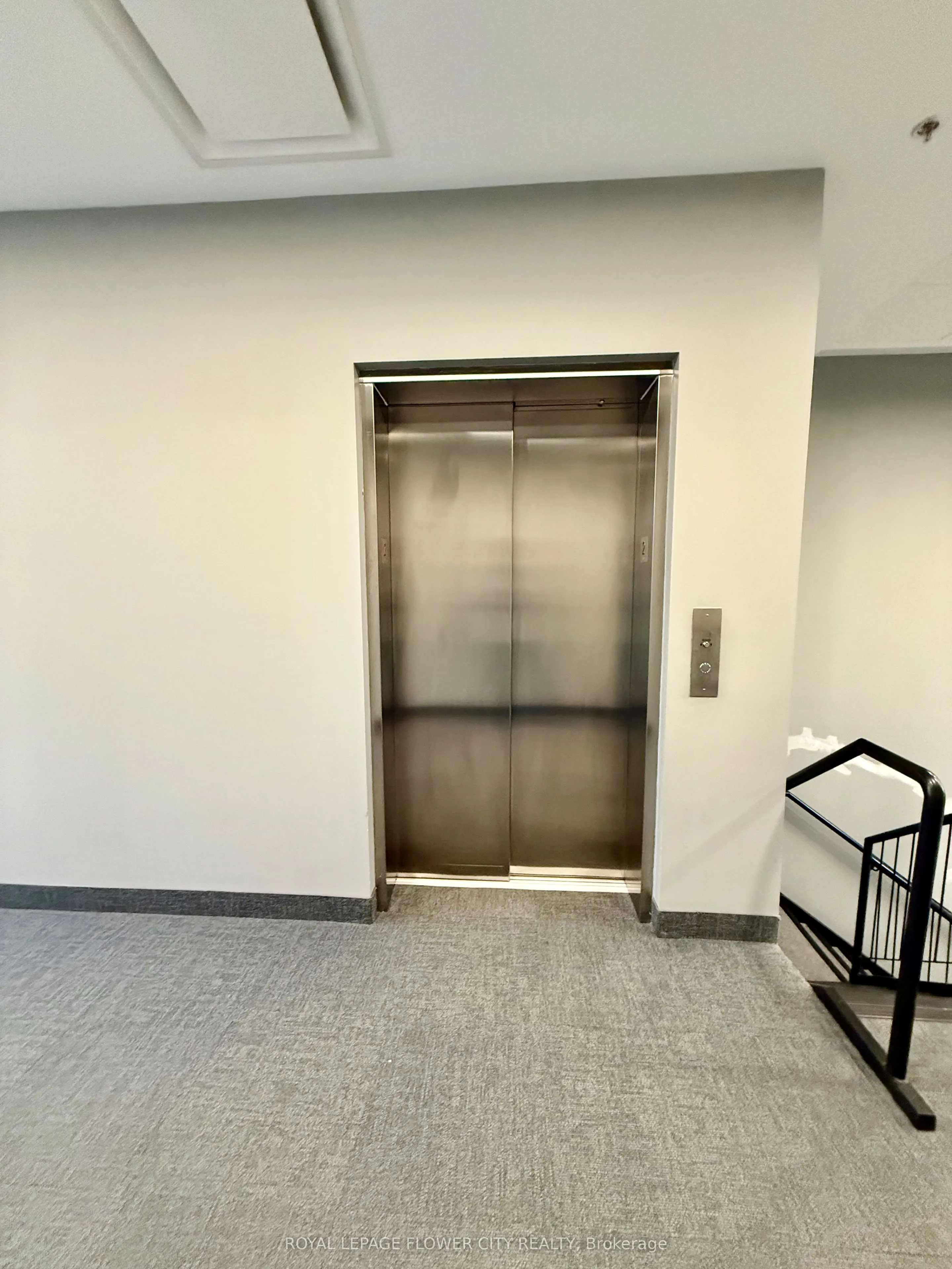 1038 Garner Road W, #207