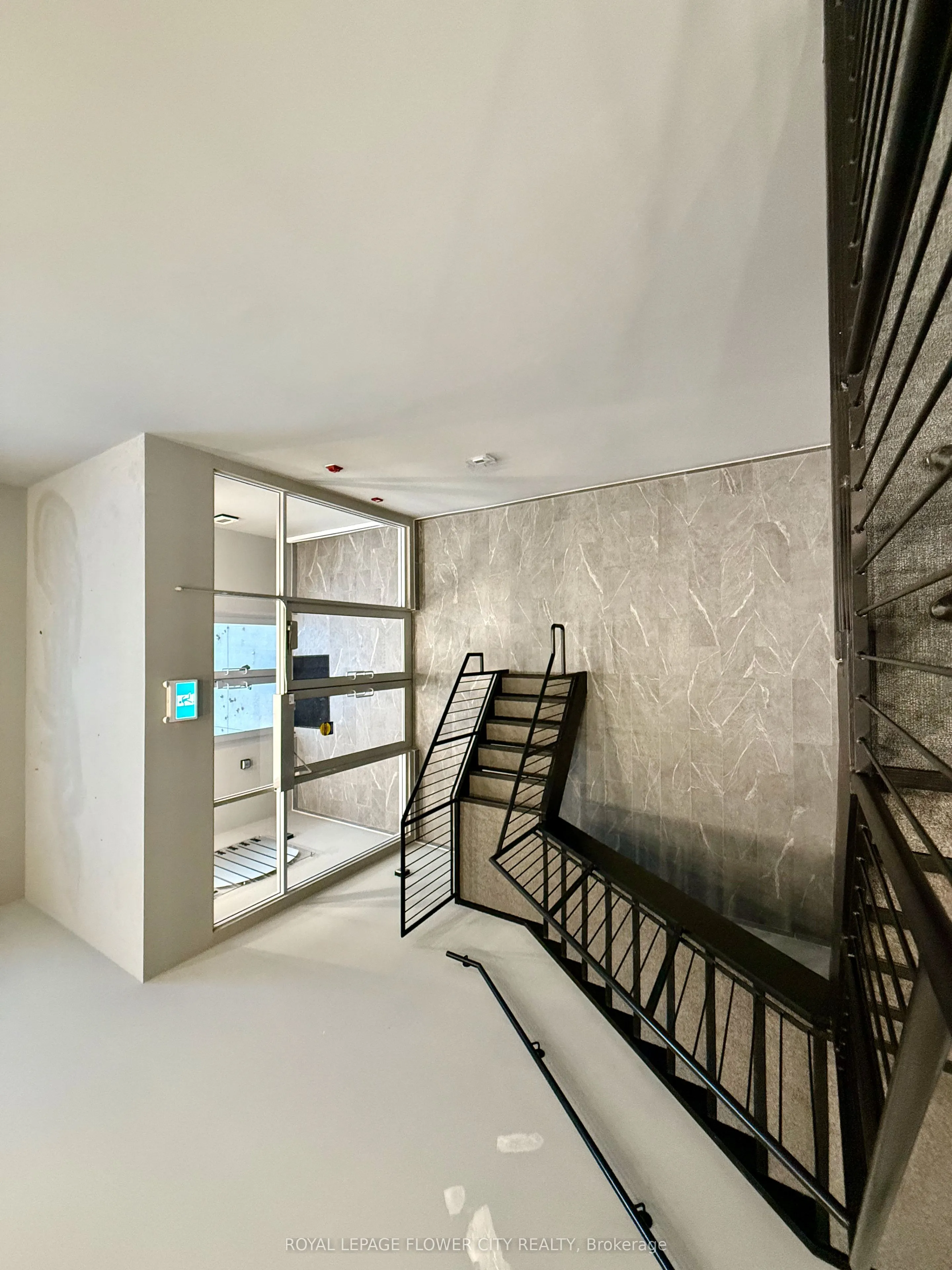 1038 Garner Road W, #207