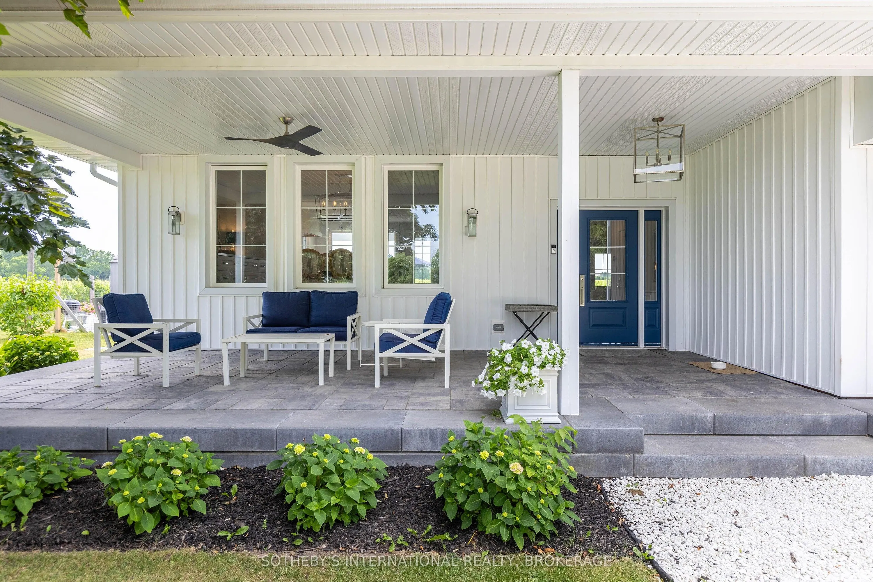1219 Lakeshore Road